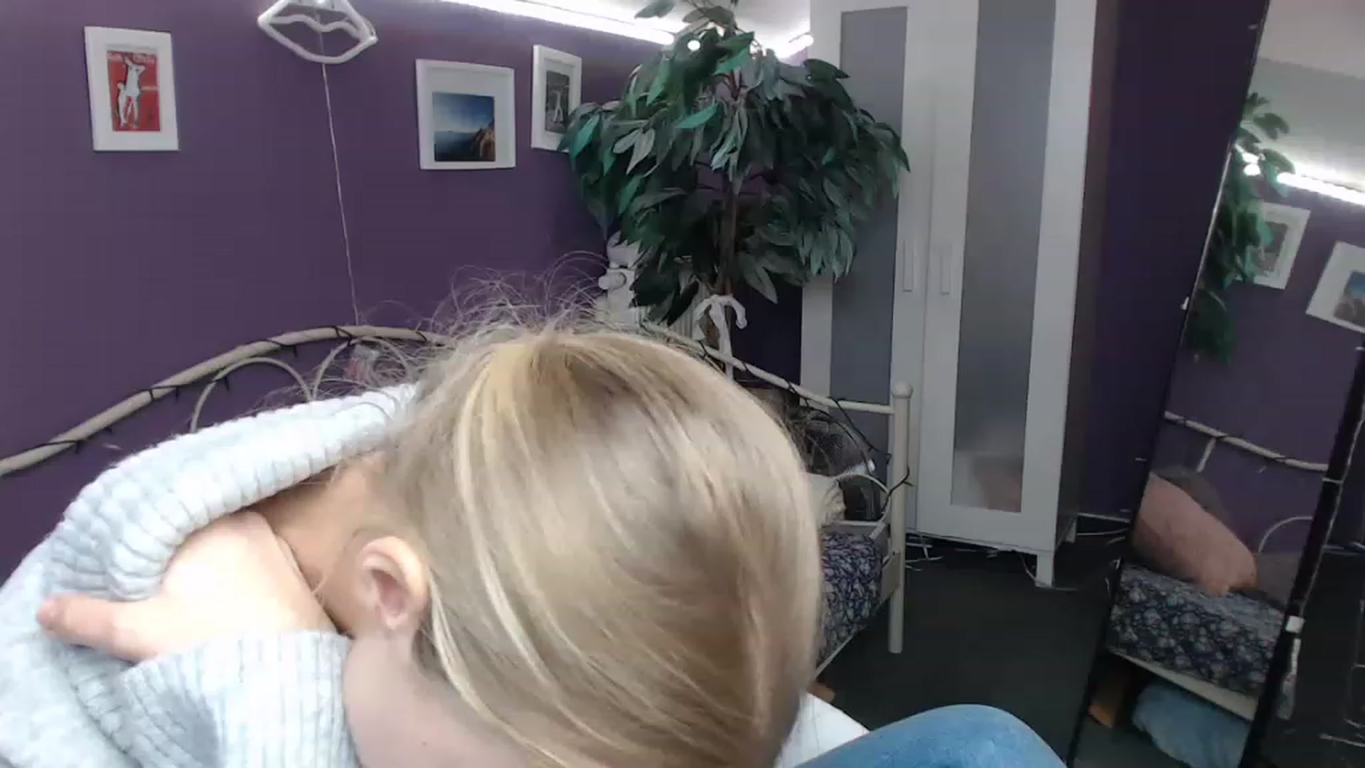 Gallery image thumbnail from JoanQueen's myfreecams stream on, 12/09/2022, 09:59 image 3 of 20
