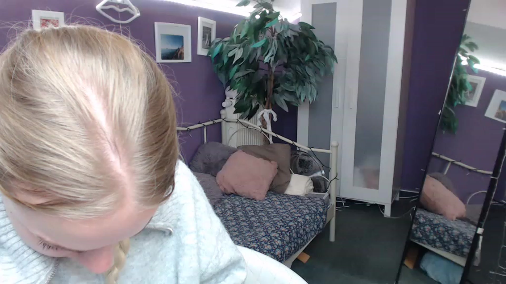 Gallery image thumbnail from JoanQueen's myfreecams stream on, 12/09/2022, 09:59 image 15 of 20