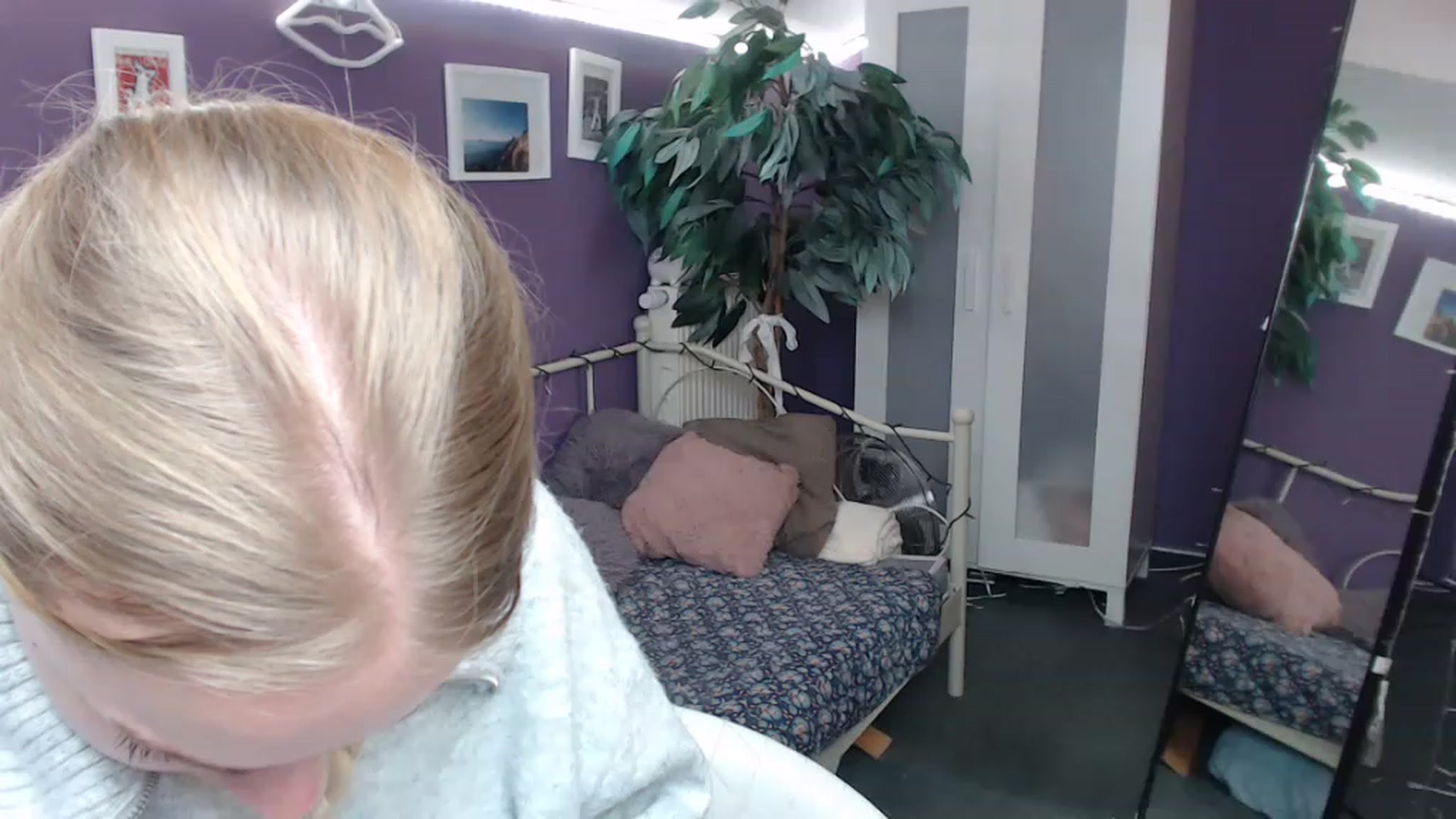 Gallery image thumbnail from JoanQueen's myfreecams stream on, 12/09/2022, 09:59 image 14 of 20
