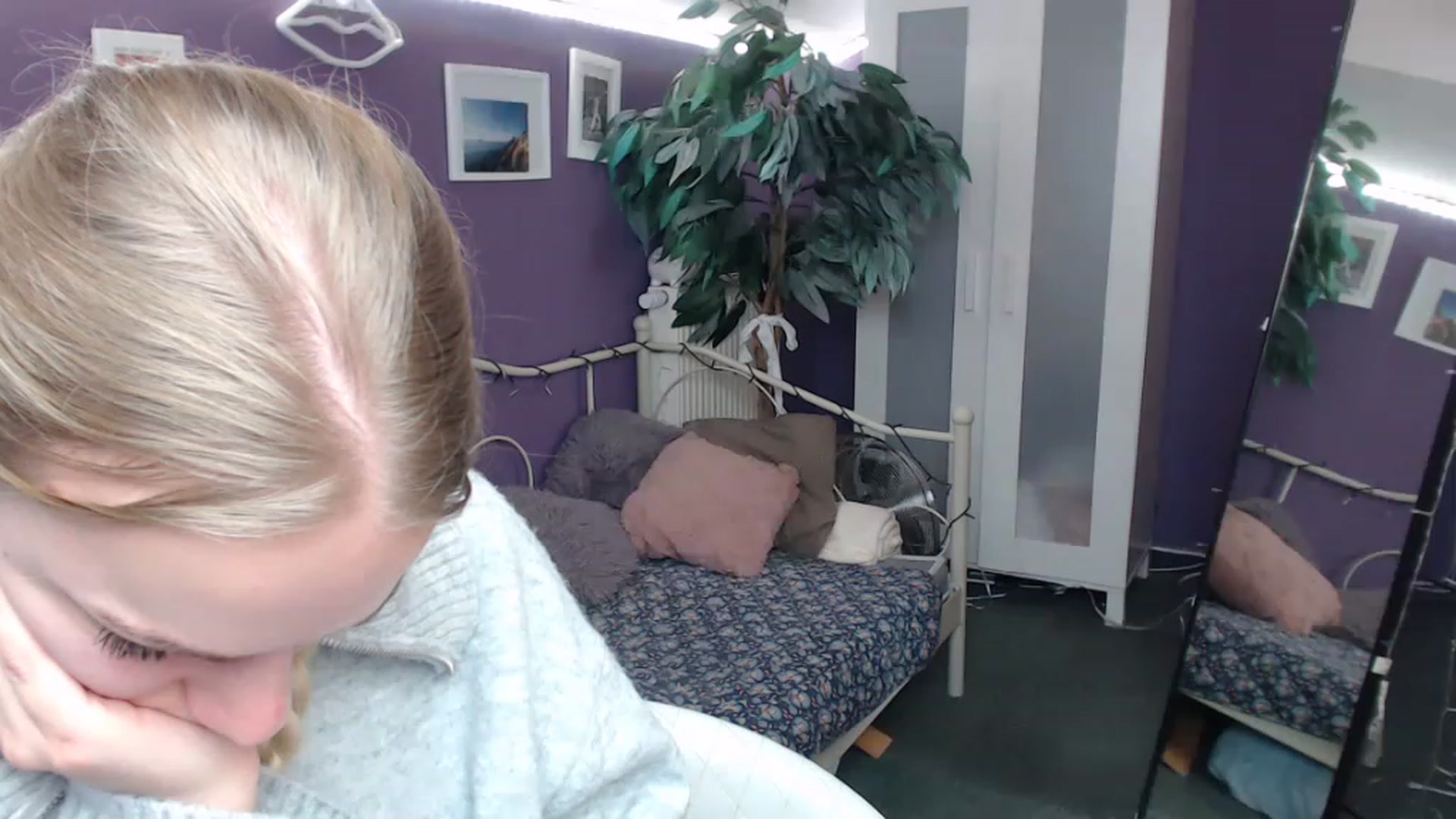Gallery image thumbnail from JoanQueen's myfreecams stream on, 12/09/2022, 09:59 image 16 of 20
