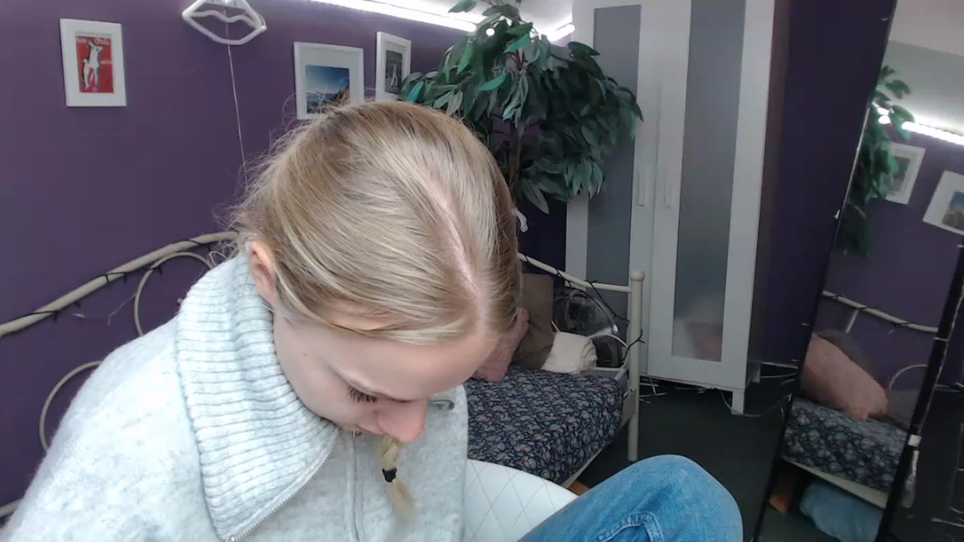 Gallery image thumbnail from JoanQueen's myfreecams stream on, 12/09/2022, 09:59 image 9 of 20