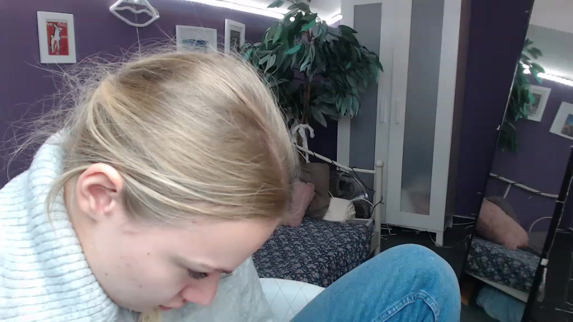 Gallery image thumbnail from JoanQueen's myfreecams stream on, 12/09/2022, 11:02 image 11 of 20