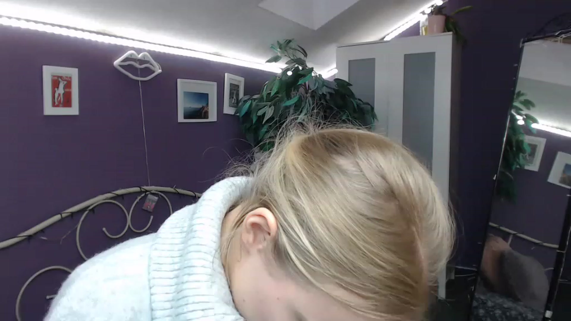 Gallery image thumbnail from JoanQueen's myfreecams stream on, 12/09/2022, 12:05 image 3 of 20