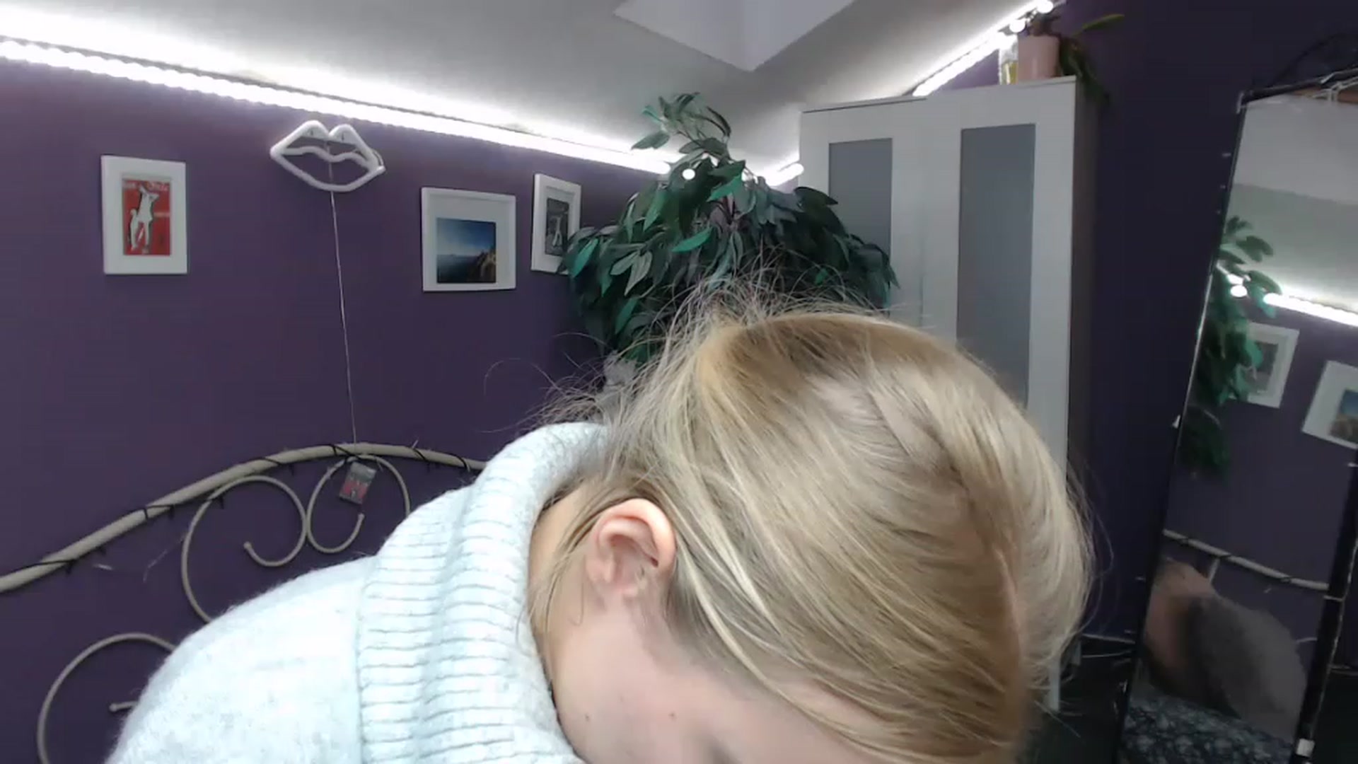 Gallery image thumbnail from JoanQueen's myfreecams stream on, 12/09/2022, 12:05 image 5 of 20