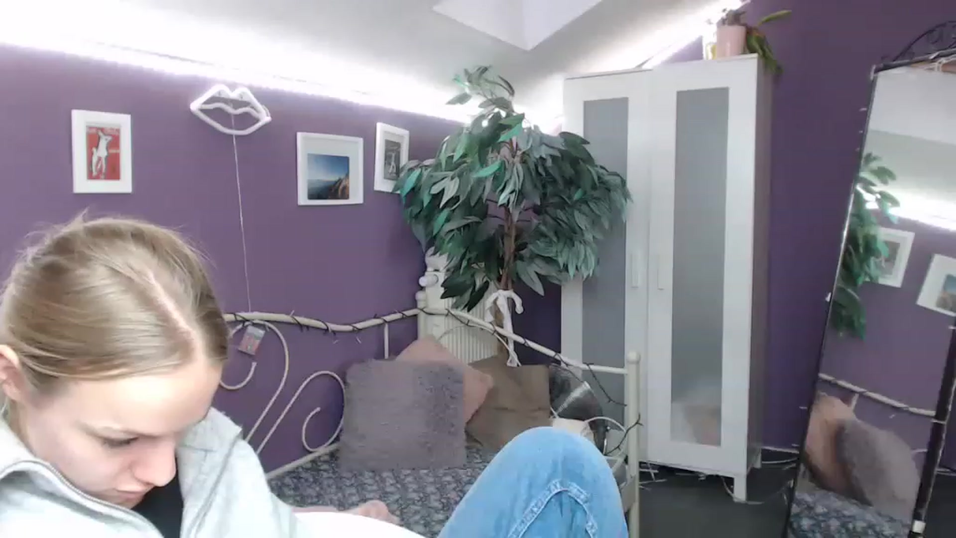 Gallery image thumbnail from JoanQueen's myfreecams stream on, 12/09/2022, 12:05 image 9 of 20