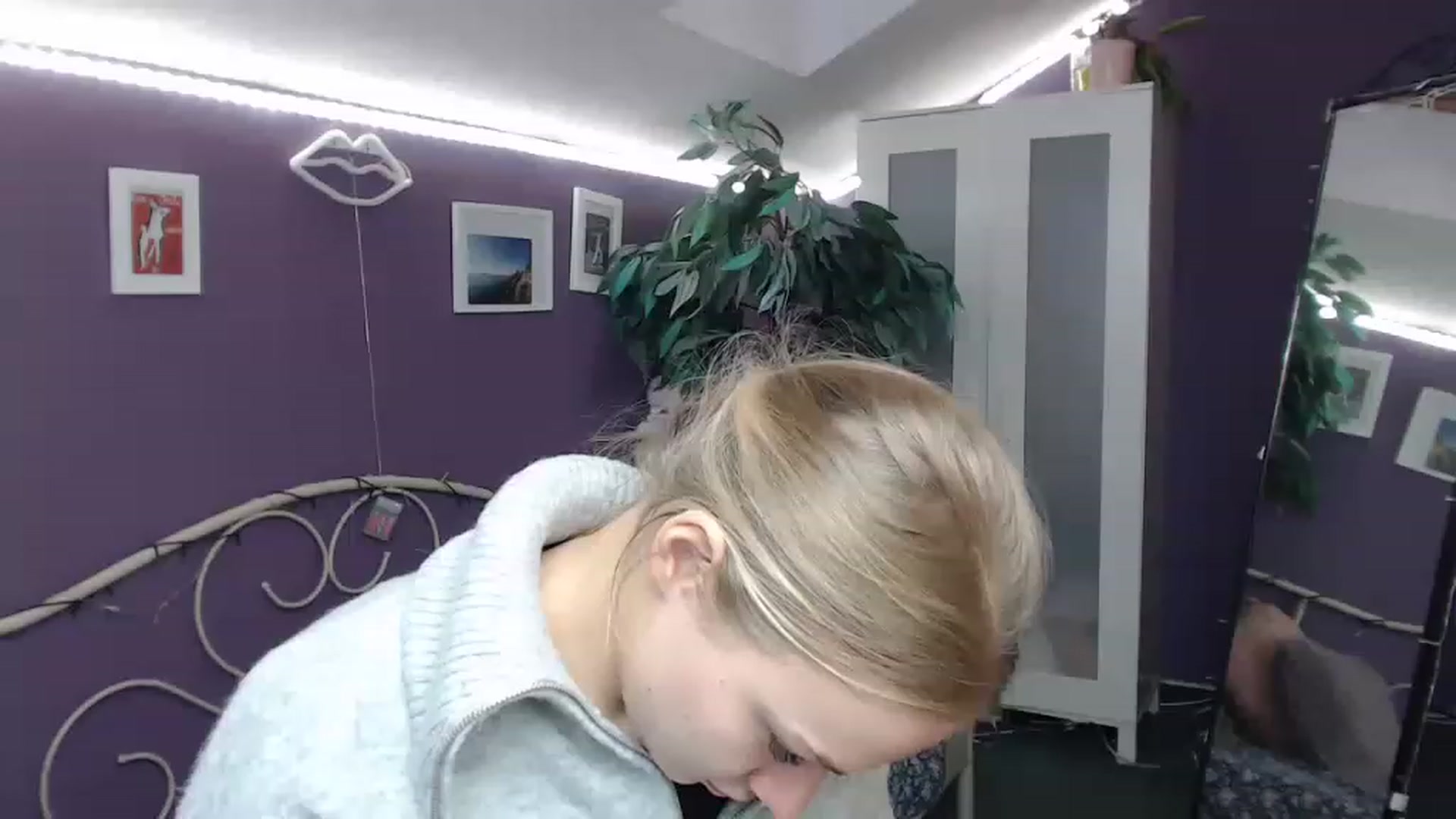 Gallery image thumbnail from JoanQueen's myfreecams stream on, 12/09/2022, 12:05 image 16 of 20