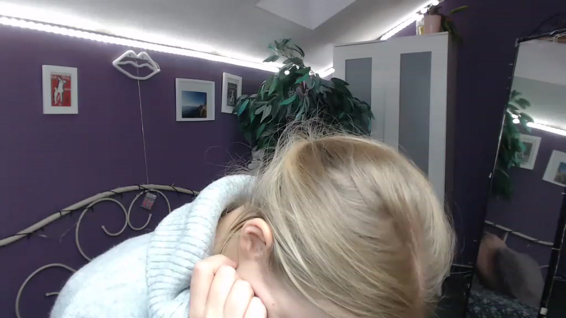 Gallery image thumbnail from JoanQueen's myfreecams stream on, 12/09/2022, 12:05 image 1 of 20