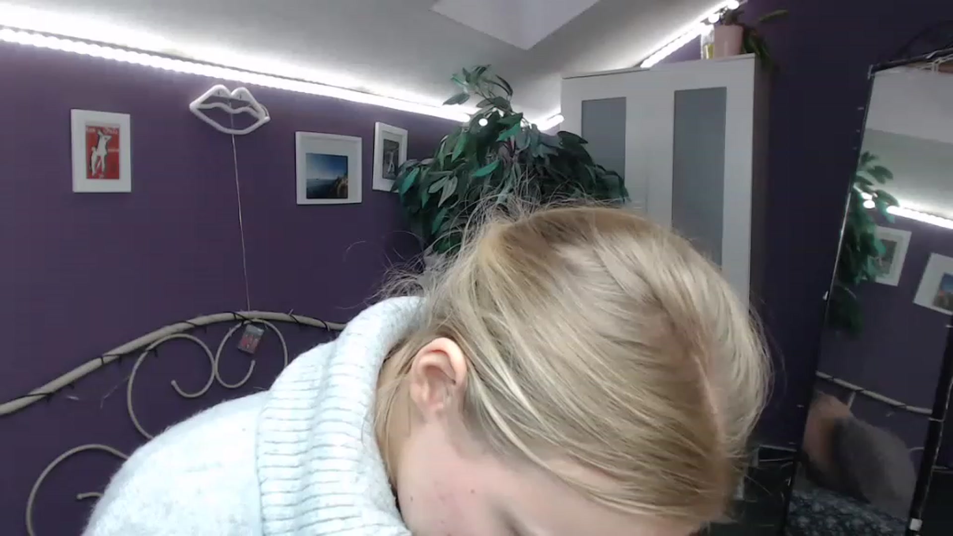 Gallery image thumbnail from JoanQueen's myfreecams stream on, 12/09/2022, 12:05 image 2 of 20