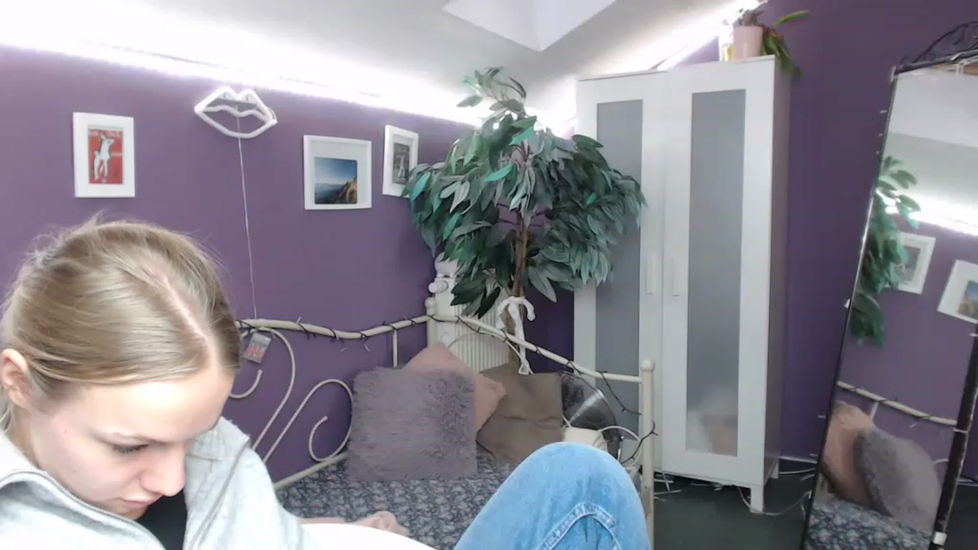 Gallery image thumbnail from JoanQueen's myfreecams stream on, 12/09/2022, 12:05 image 7 of 20