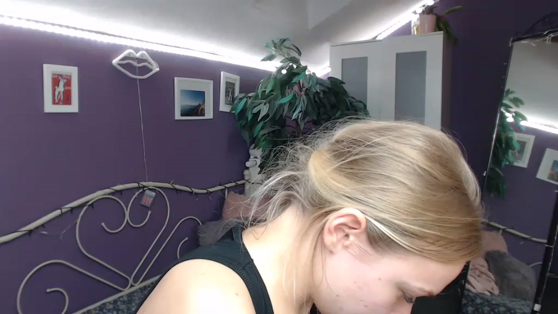 Gallery image thumbnail from JoanQueen's myfreecams stream on, 12/09/2022, 14:46 image 9 of 20