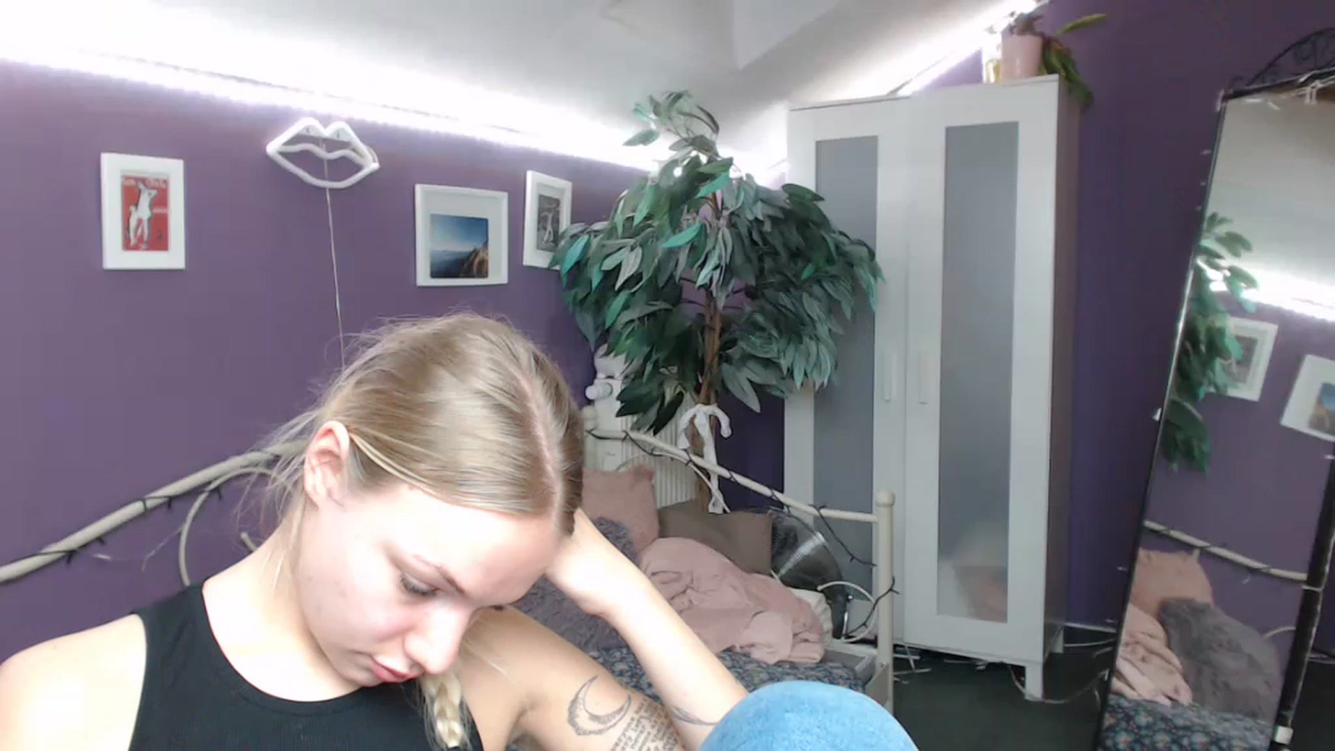 Gallery image thumbnail from JoanQueen's myfreecams stream on, 12/09/2022, 14:46 image 15 of 20