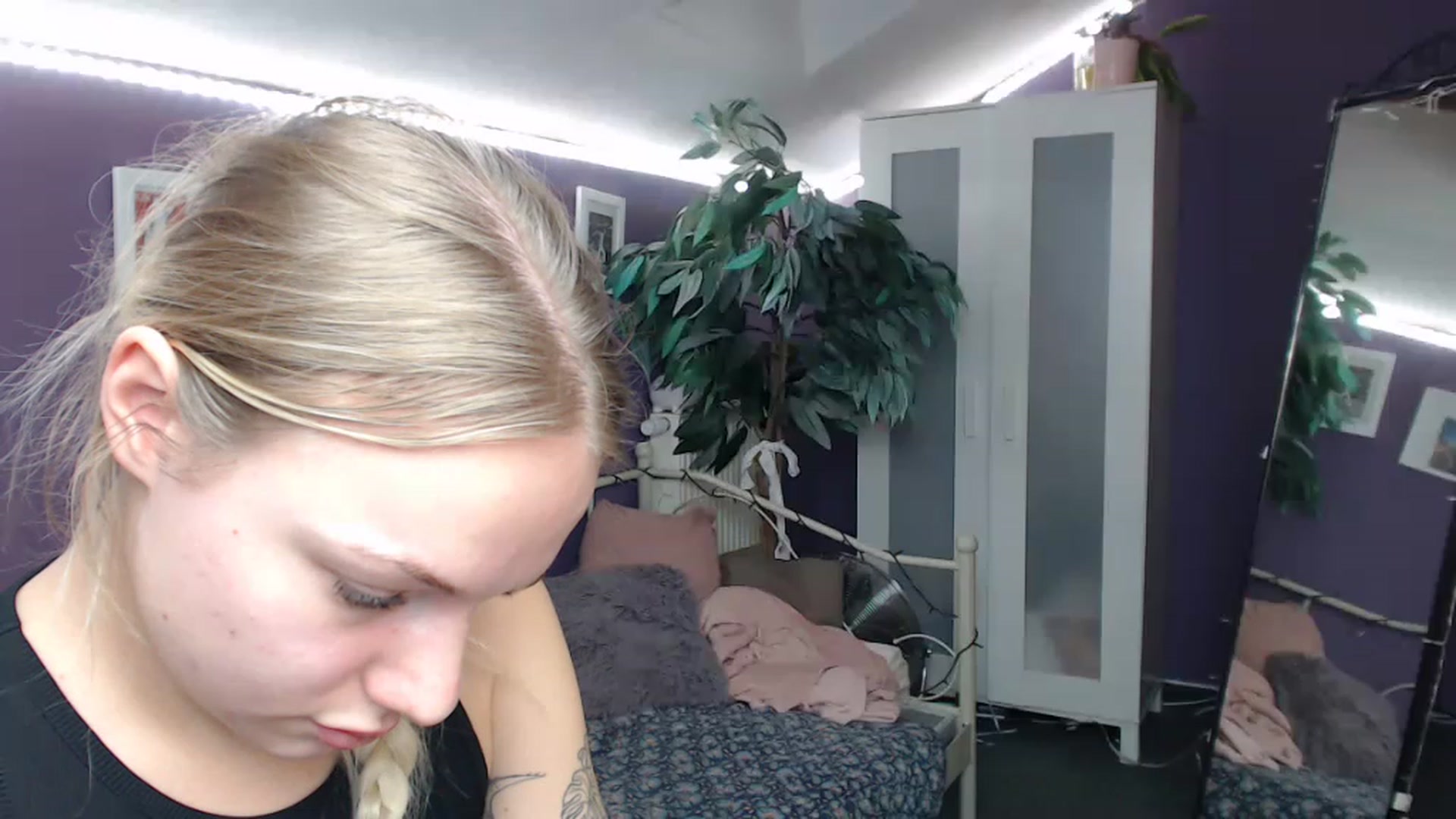 Gallery image thumbnail from JoanQueen's myfreecams stream on, 12/09/2022, 14:46 image 10 of 20