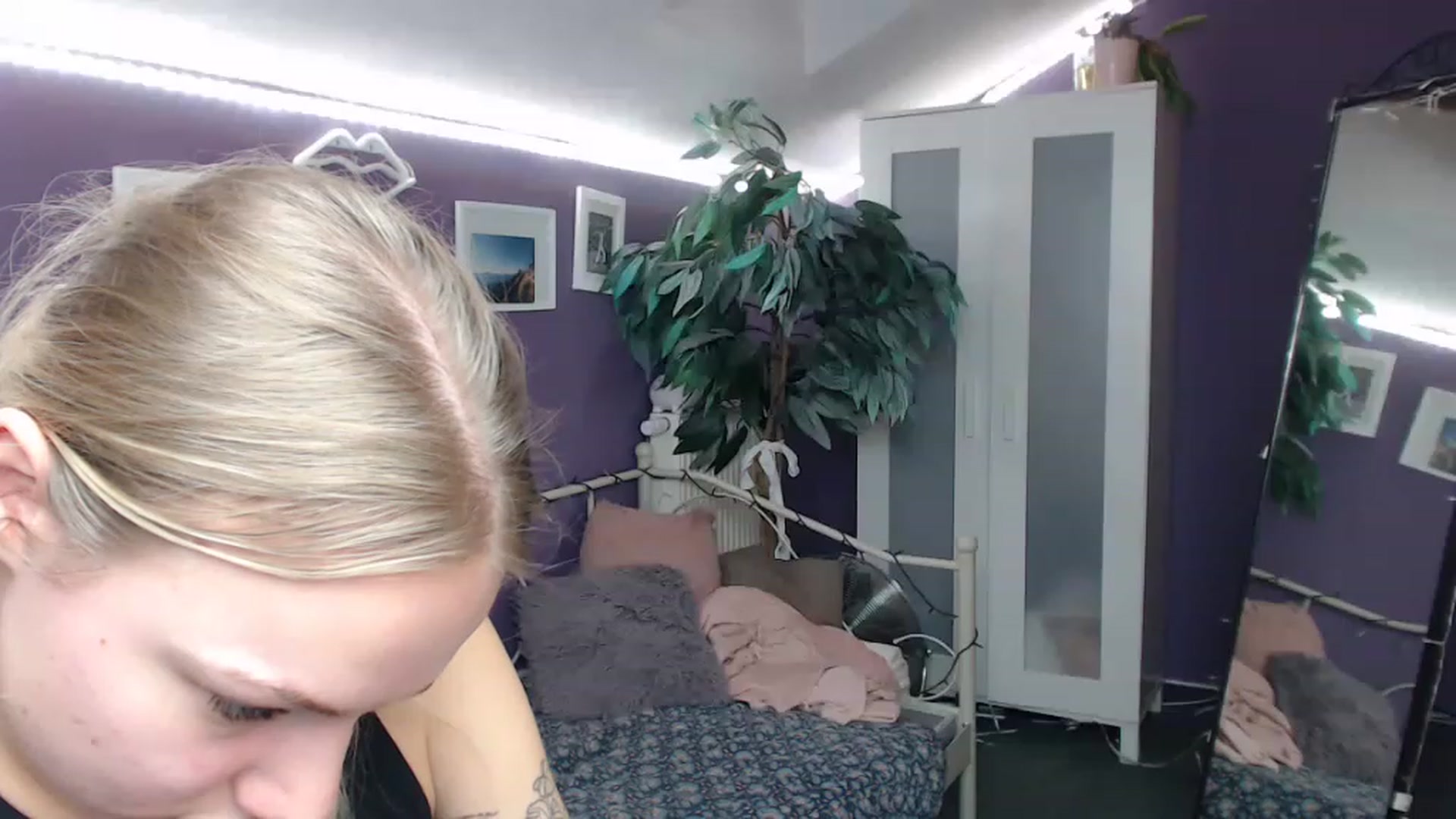 Gallery image thumbnail from JoanQueen's myfreecams stream on, 12/09/2022, 14:46 image 11 of 20