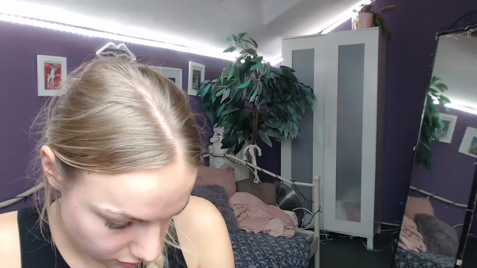 Gallery image thumbnail from JoanQueen's myfreecams stream on, 12/09/2022, 14:46 image 2 of 20