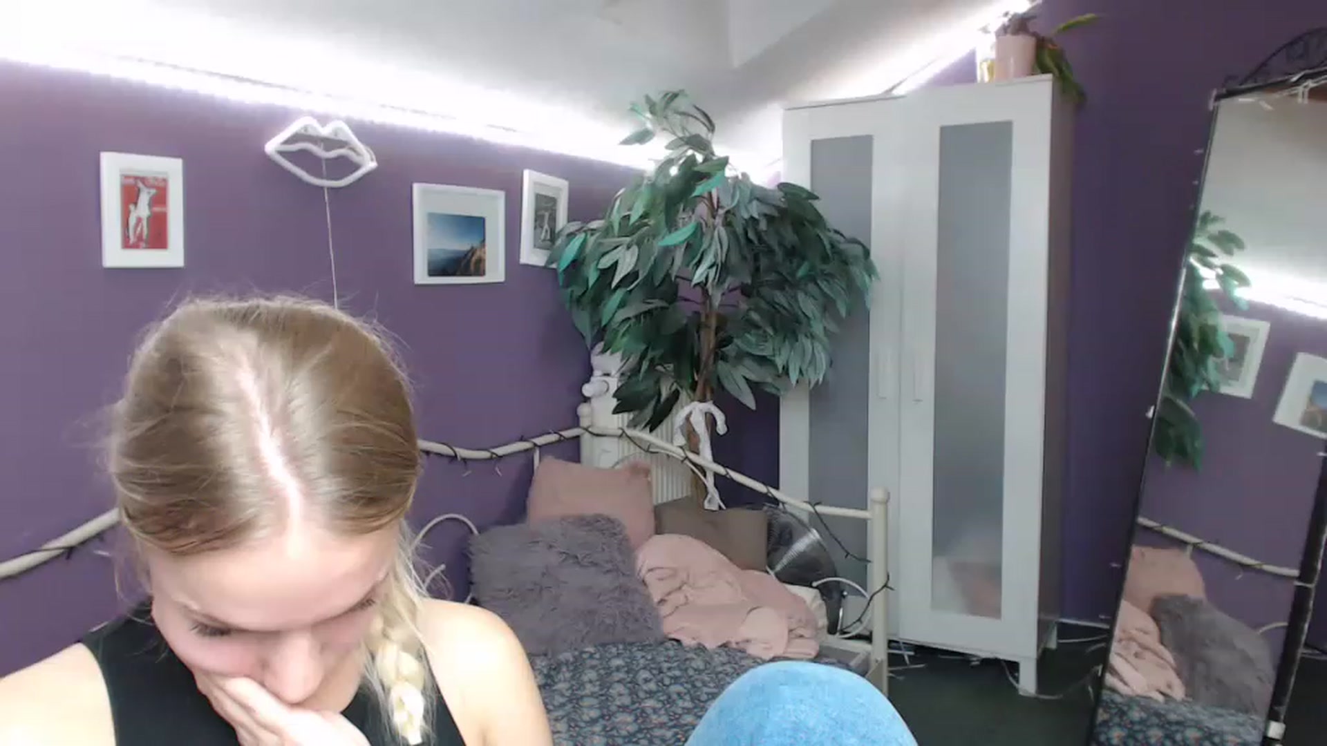 Gallery image thumbnail from JoanQueen's myfreecams stream on, 12/09/2022, 14:46 image 13 of 20