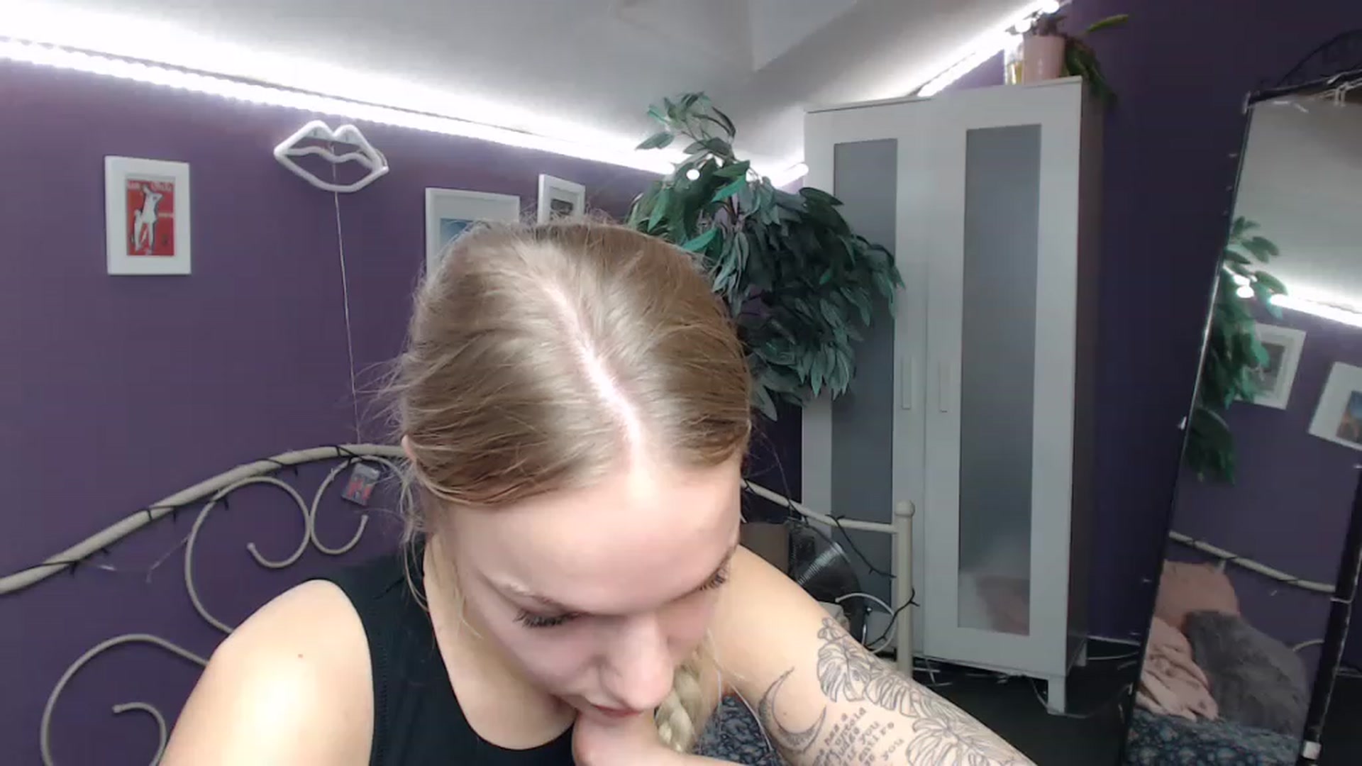 Gallery image thumbnail from JoanQueen's myfreecams stream on, 12/09/2022, 14:46 image 7 of 20