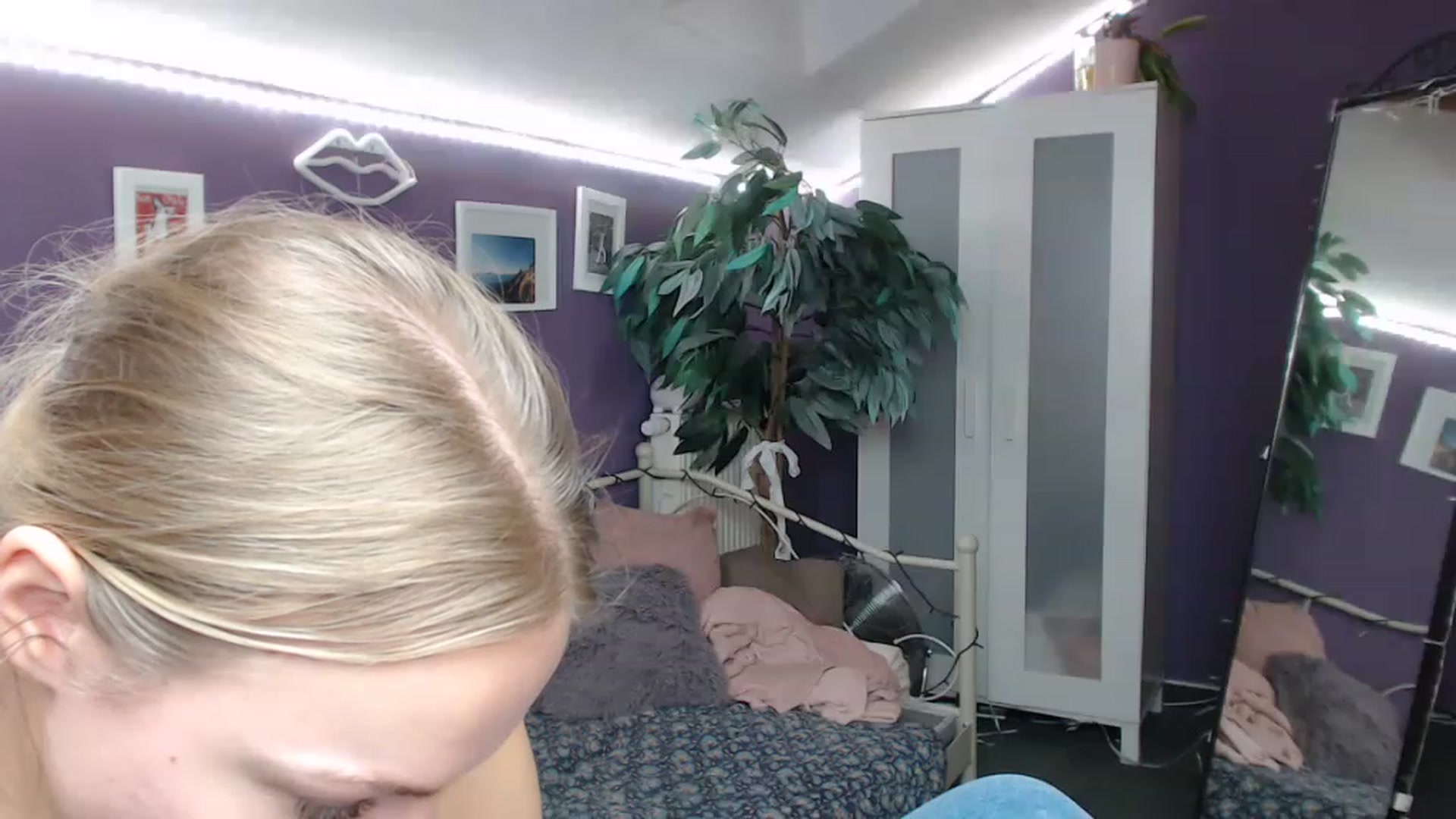 Gallery image thumbnail from JoanQueen's myfreecams stream on, 12/09/2022, 14:46 image 5 of 20