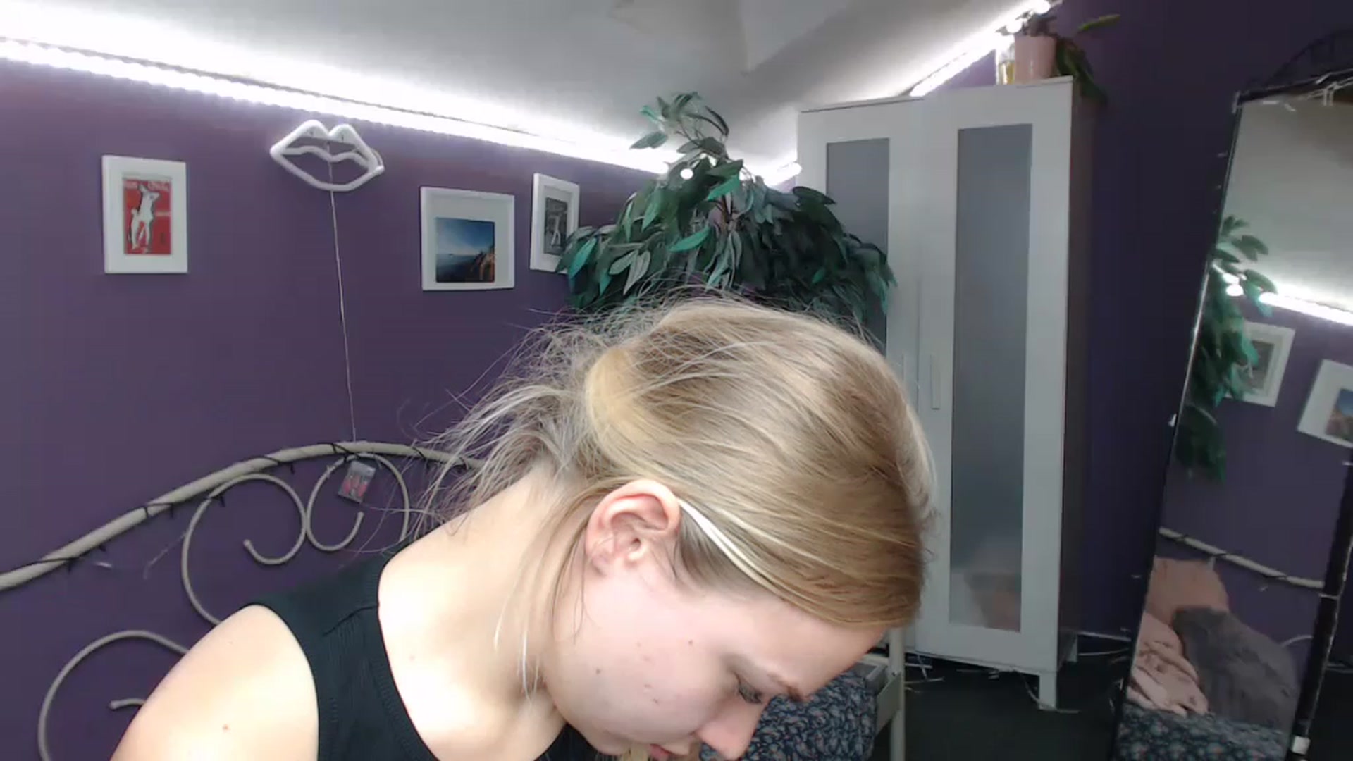 Gallery image thumbnail from JoanQueen's myfreecams stream on, 12/09/2022, 14:46 image 17 of 20