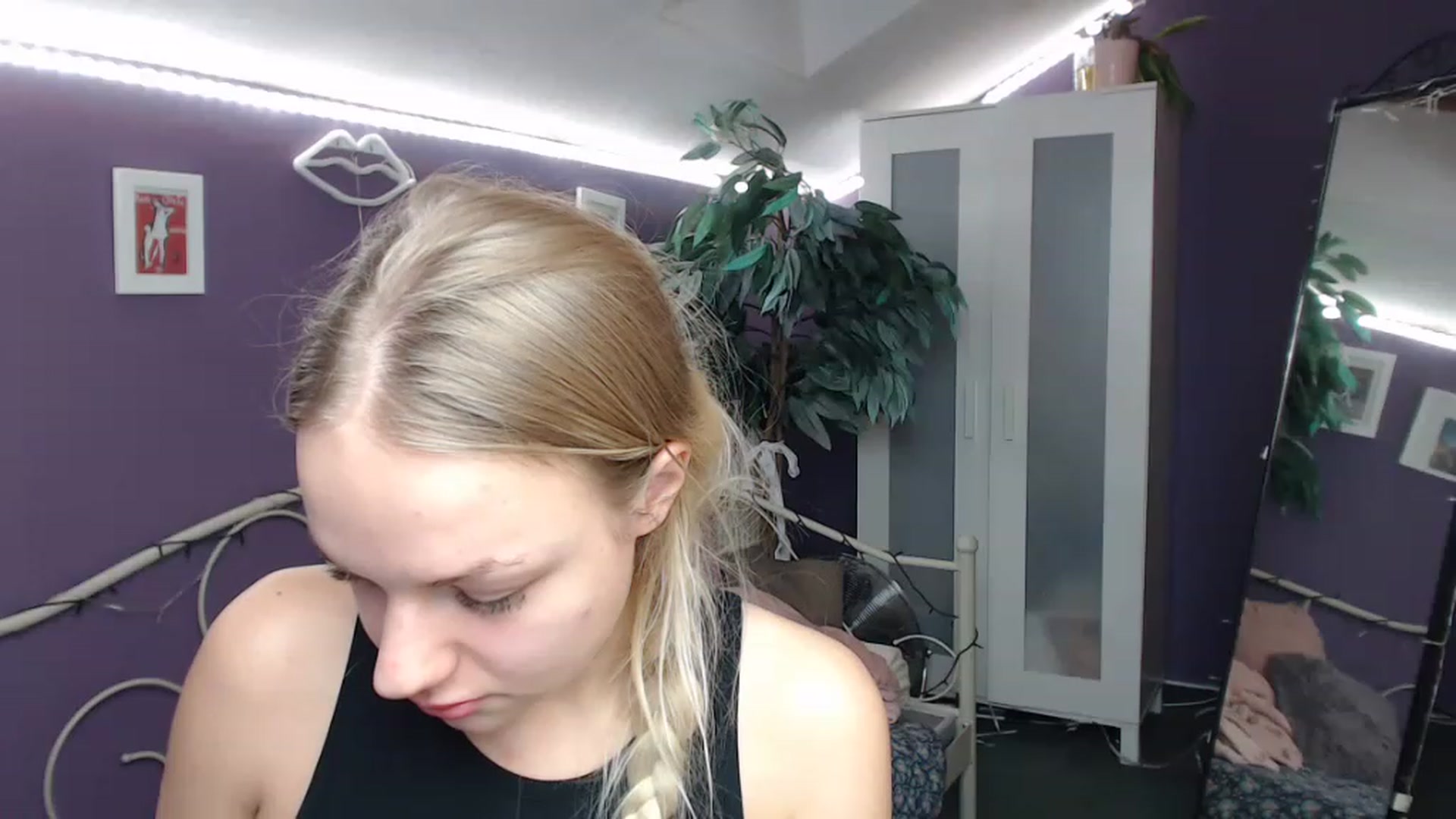 Gallery image thumbnail from JoanQueen's myfreecams stream on, 12/09/2022, 14:46 image 3 of 20