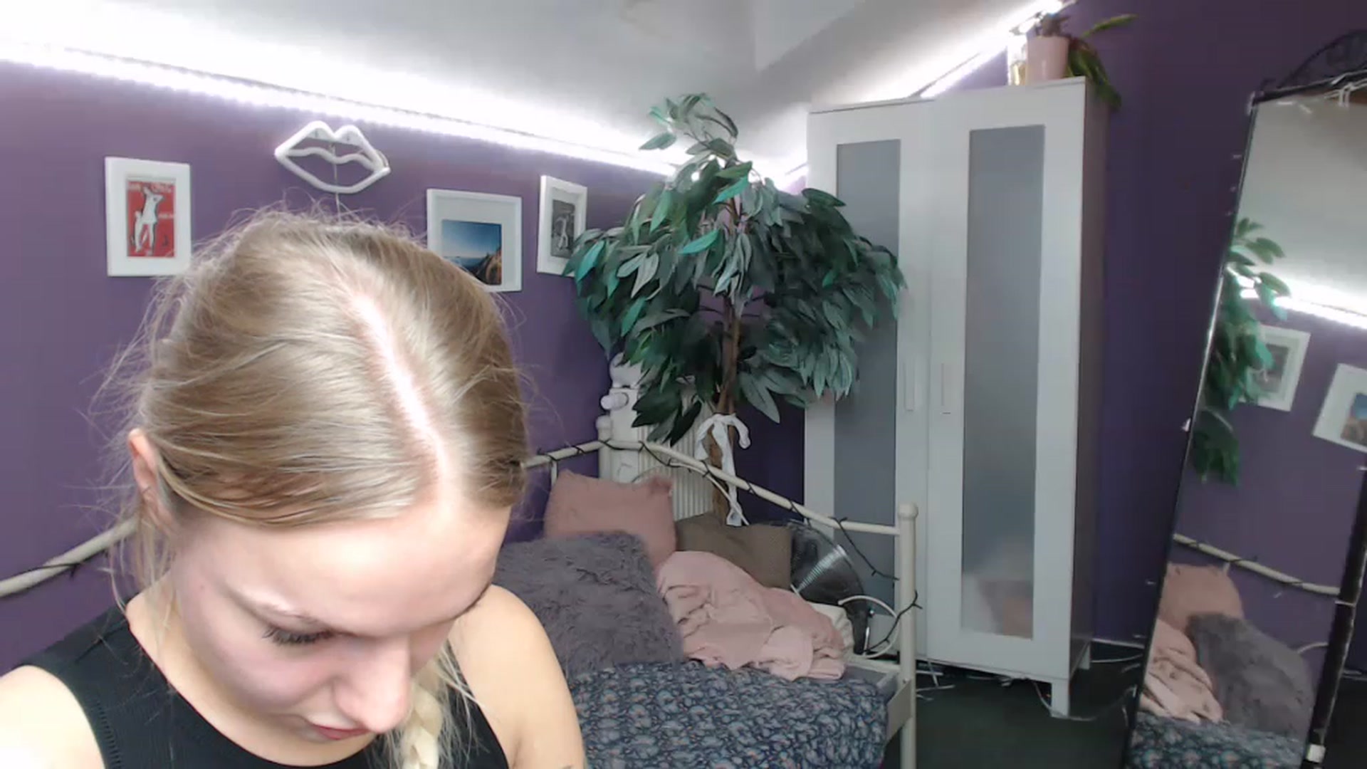 Gallery image thumbnail from JoanQueen's myfreecams stream on, 12/09/2022, 14:46 image 8 of 20