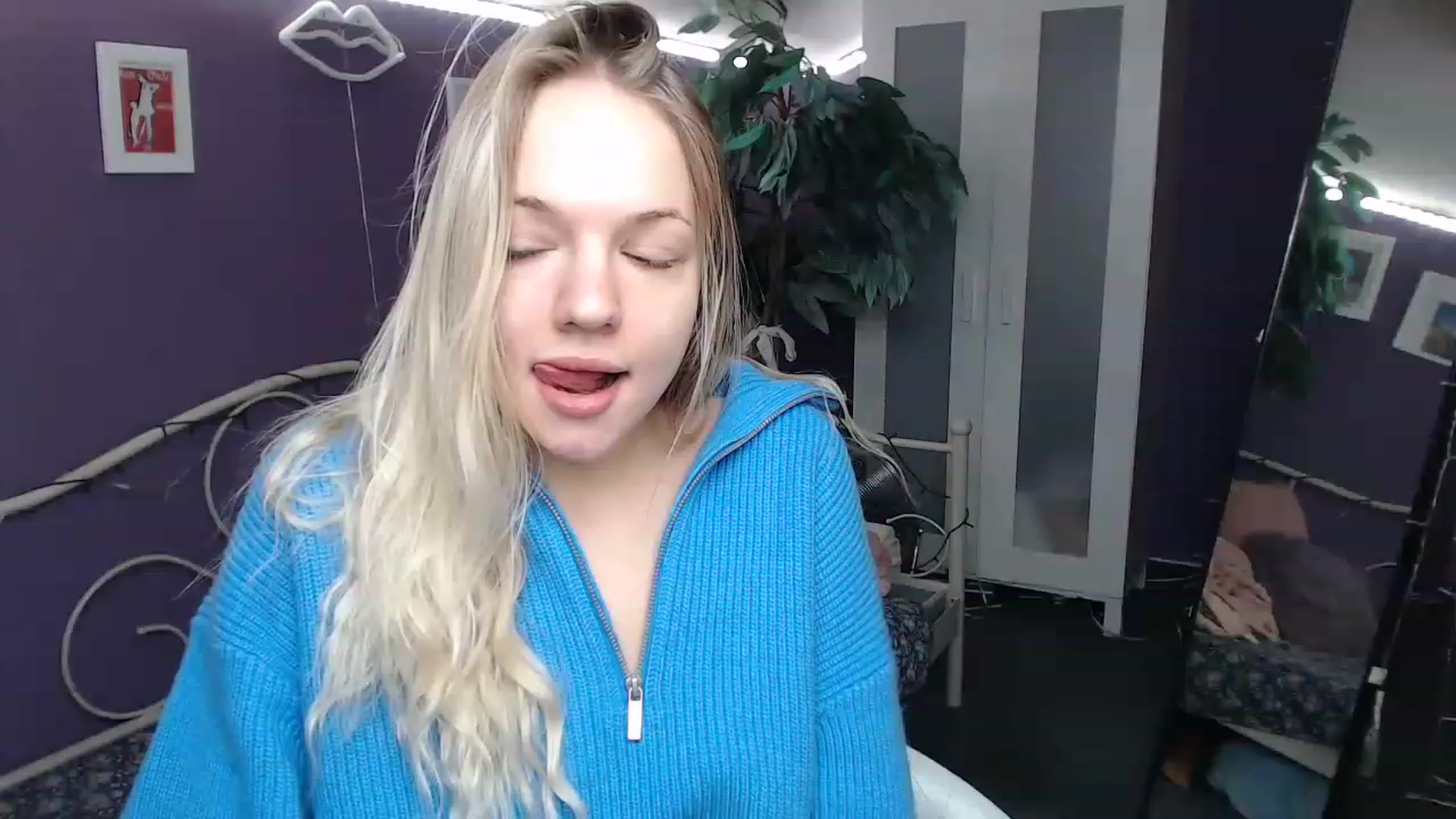 Gallery image thumbnail from JoanQueen's myfreecams stream on, 12/12/2022, 09:39 image 9 of 20