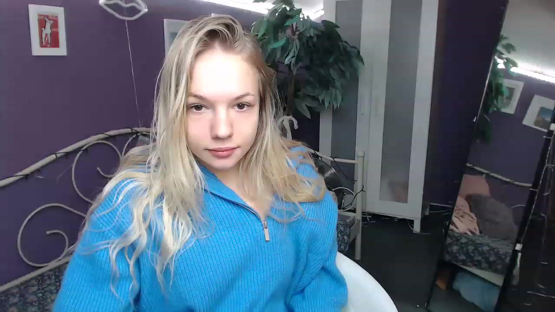 Gallery image thumbnail from JoanQueen's myfreecams stream on, 12/12/2022, 11:02 image 15 of 20