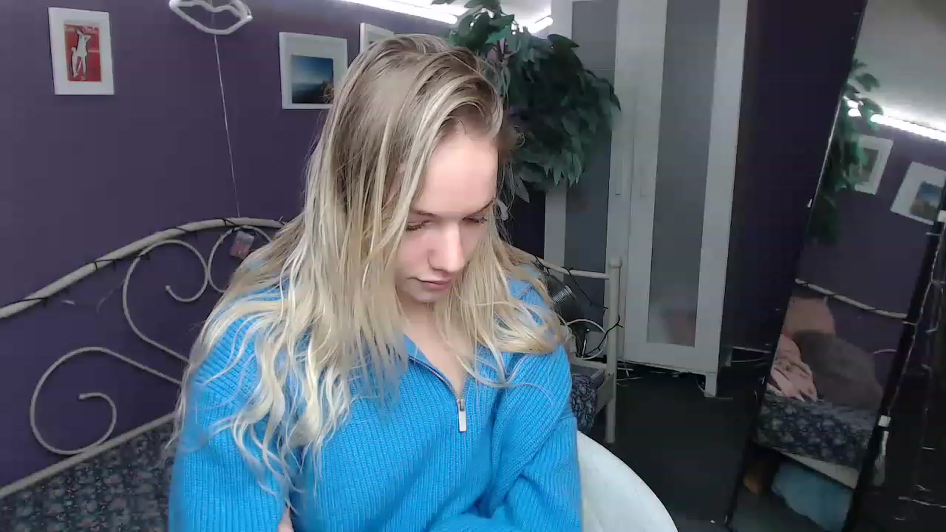 Gallery image thumbnail from JoanQueen's myfreecams stream on, 12/12/2022, 11:02 image 14 of 20