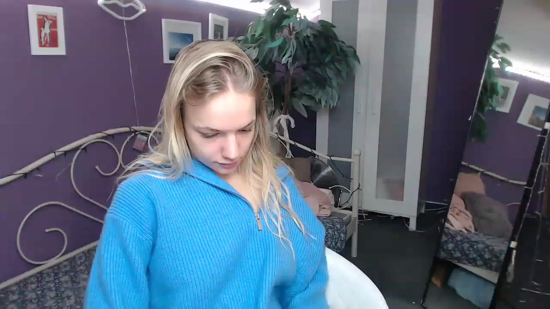 Gallery image thumbnail from JoanQueen's myfreecams stream on, 12/12/2022, 11:02 image 20 of 20