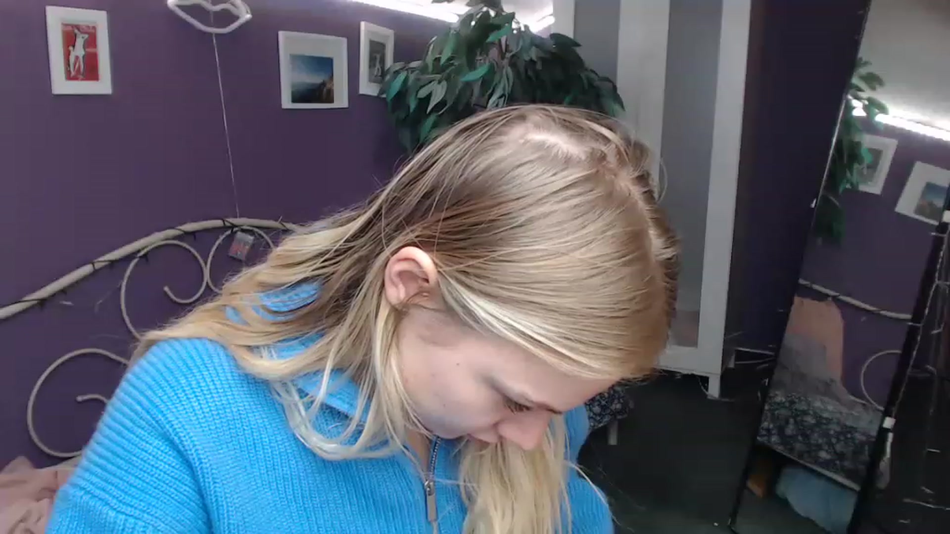 Gallery image thumbnail from JoanQueen's myfreecams stream on, 12/12/2022, 14:24 image 18 of 20