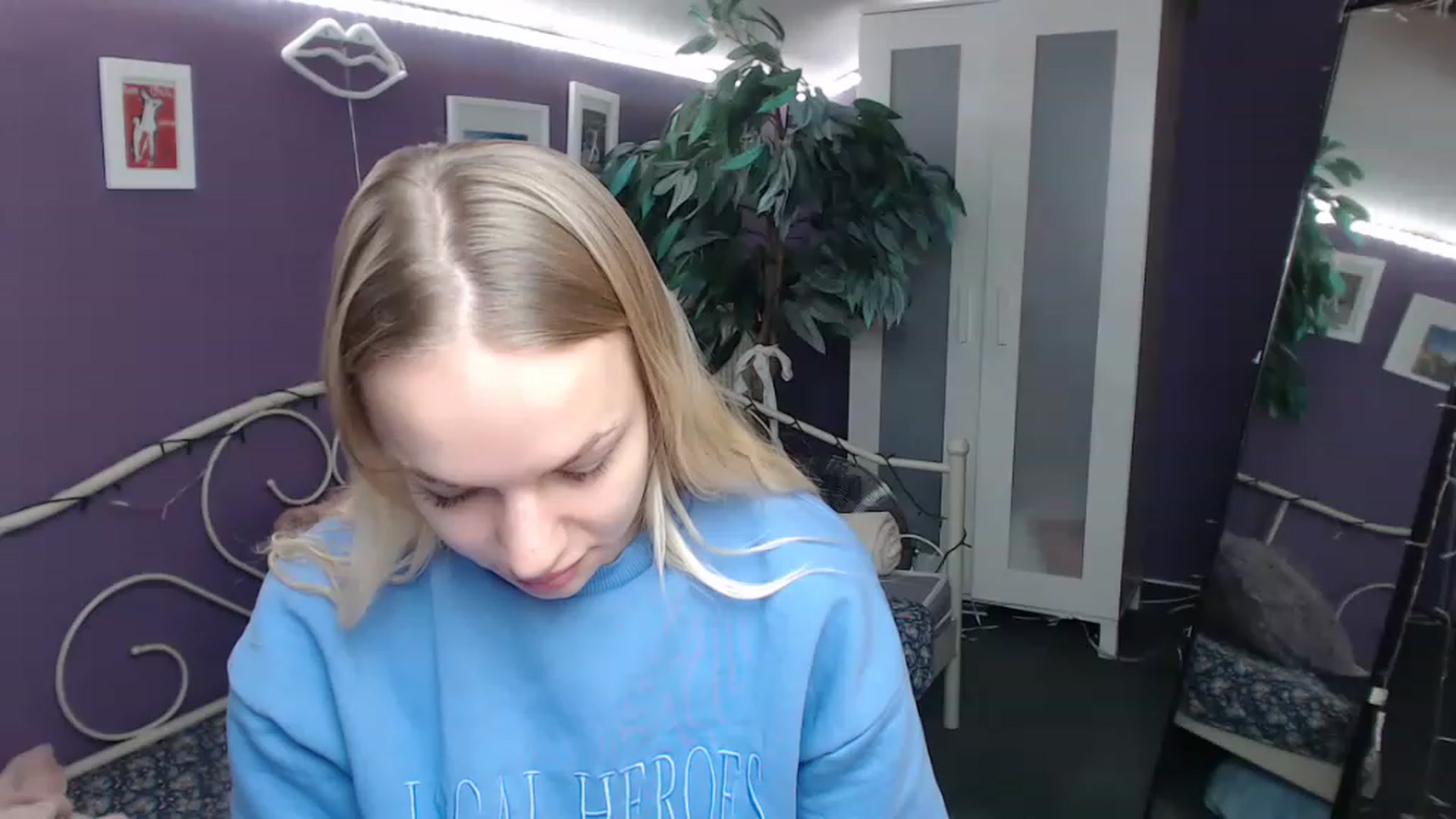 Gallery image thumbnail from JoanQueen's myfreecams stream on, 12/16/2022, 10:46 image 18 of 20