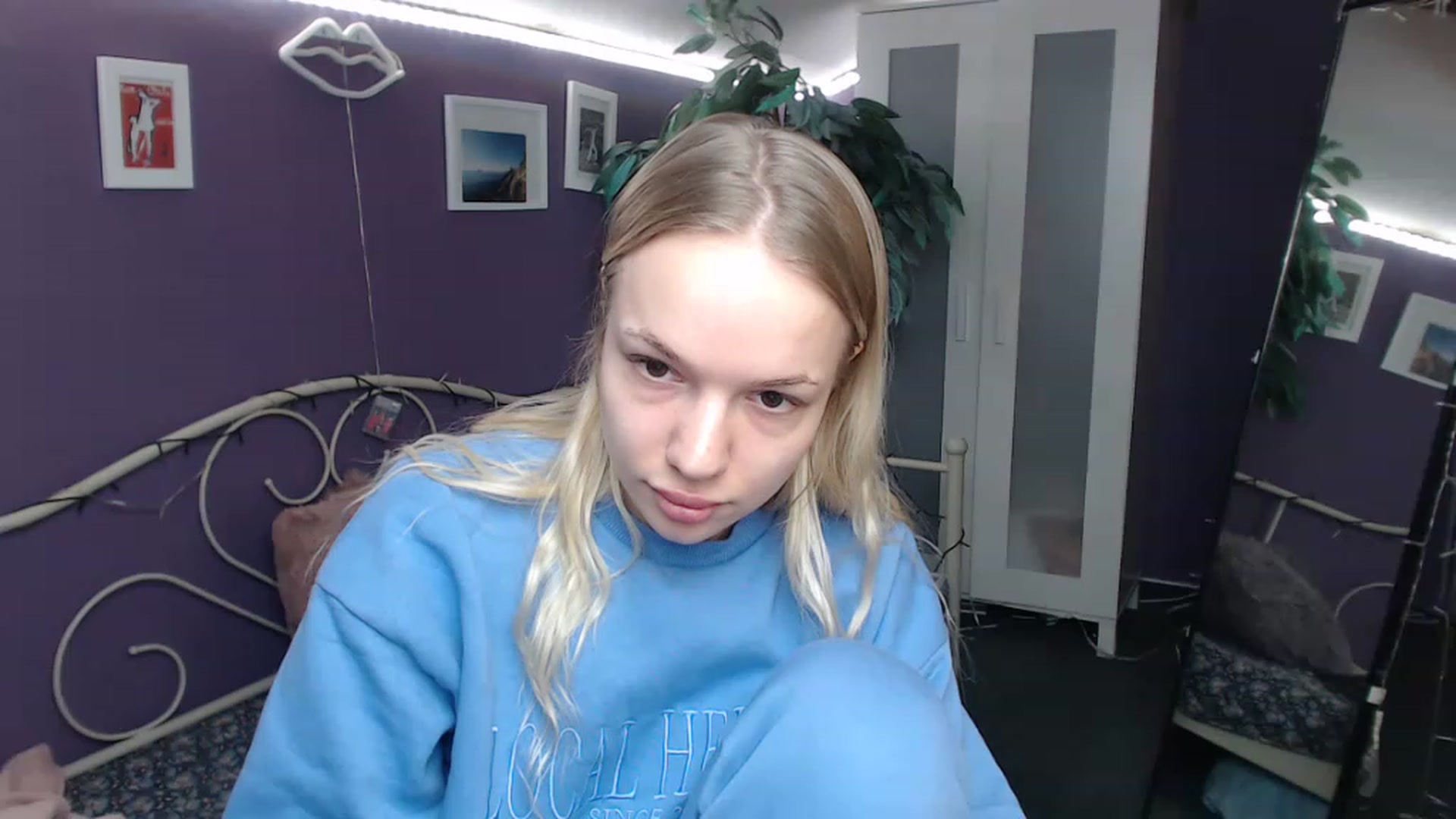 Gallery image thumbnail from JoanQueen's myfreecams stream on, 12/16/2022, 10:46 image 20 of 20