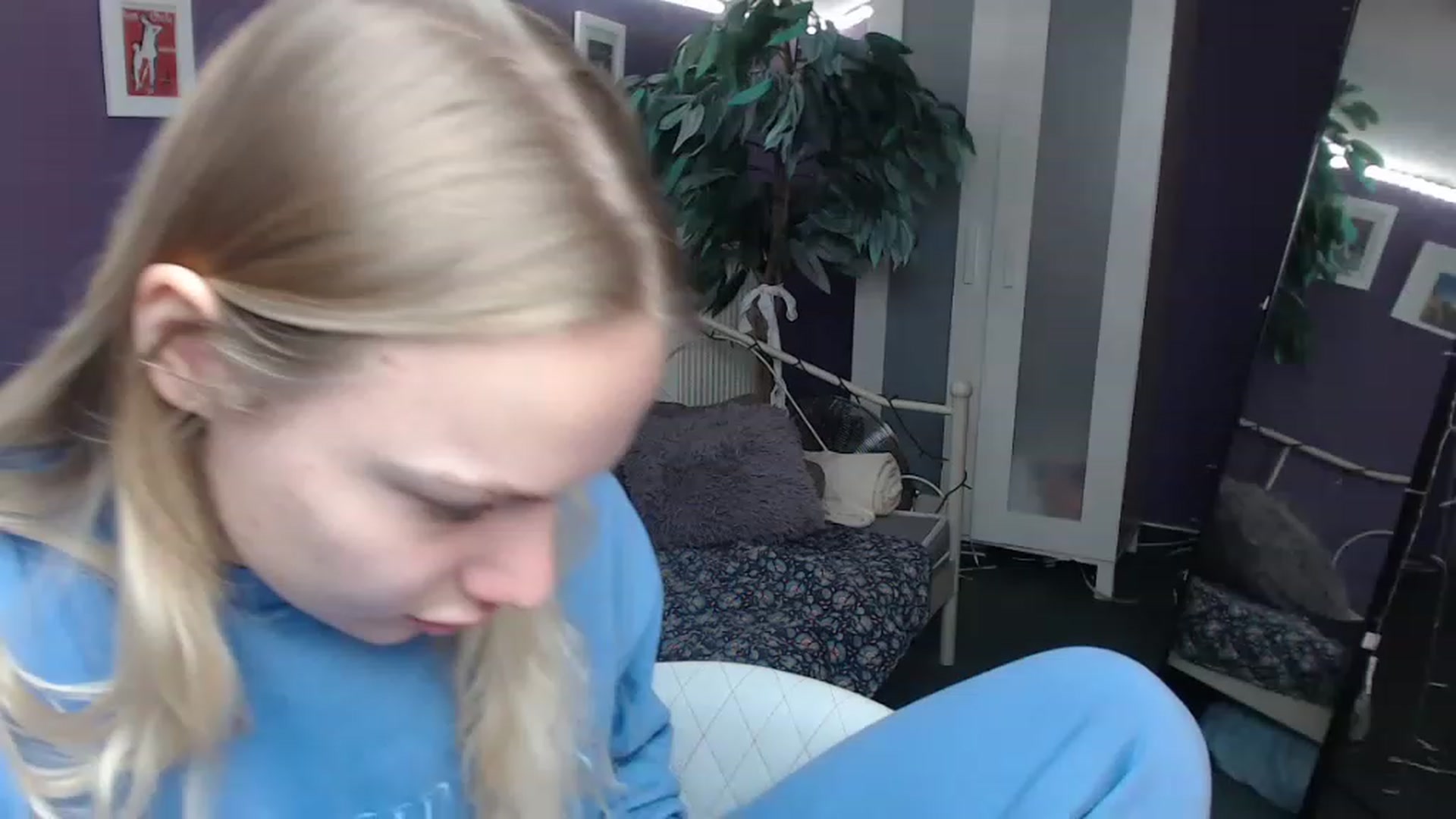 Gallery image thumbnail from JoanQueen's myfreecams stream on, 12/16/2022, 10:46 image 4 of 20