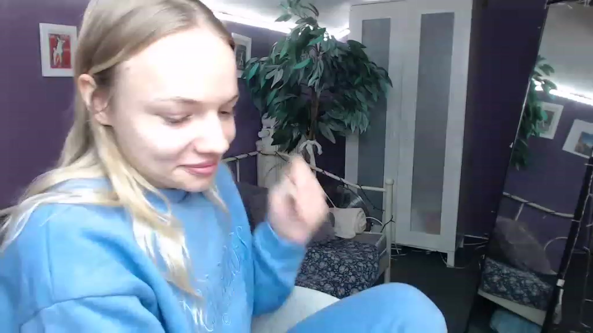 Gallery image thumbnail from JoanQueen's myfreecams stream on, 12/16/2022, 10:46 image 19 of 20