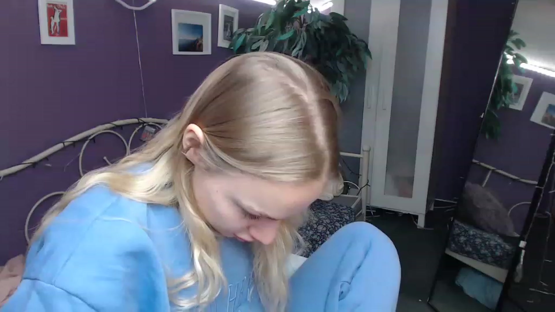 Gallery image thumbnail from JoanQueen's myfreecams stream on, 12/16/2022, 10:46 image 6 of 20