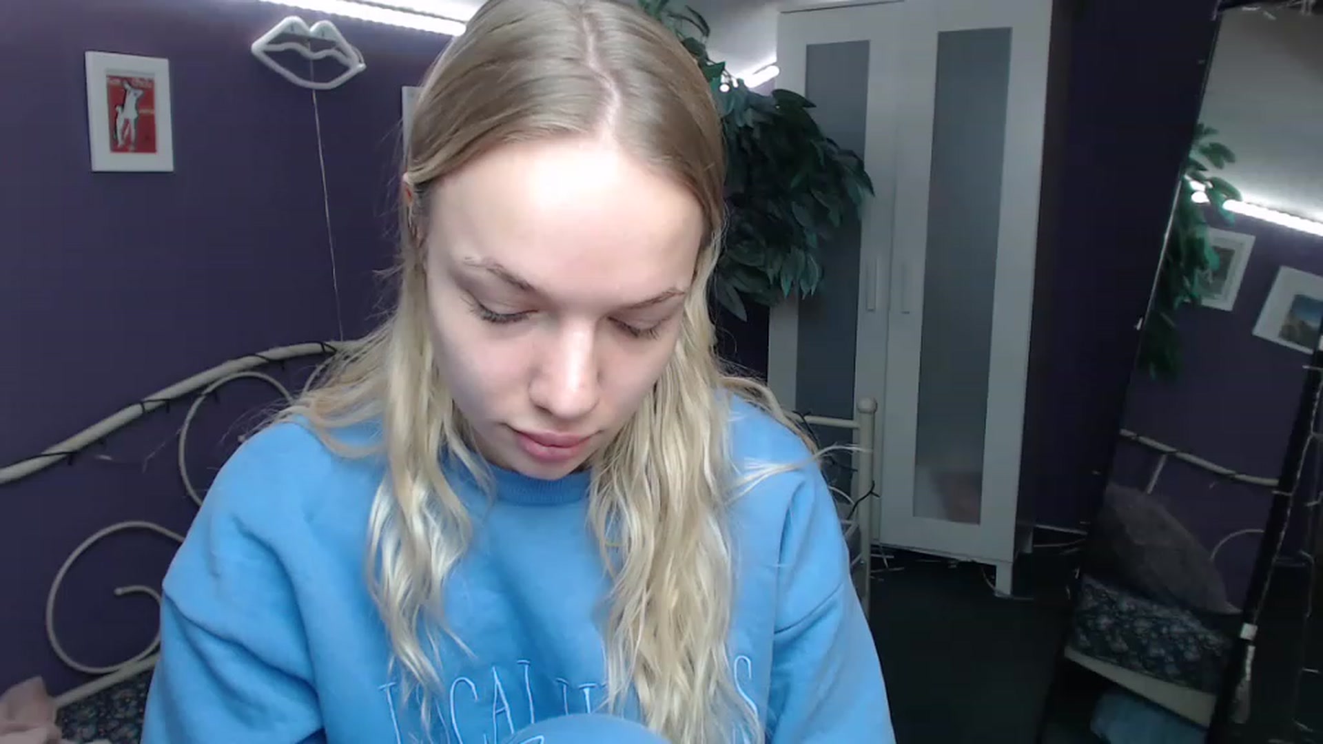 Gallery image thumbnail from JoanQueen's myfreecams stream on, 12/16/2022, 10:46 image 16 of 20