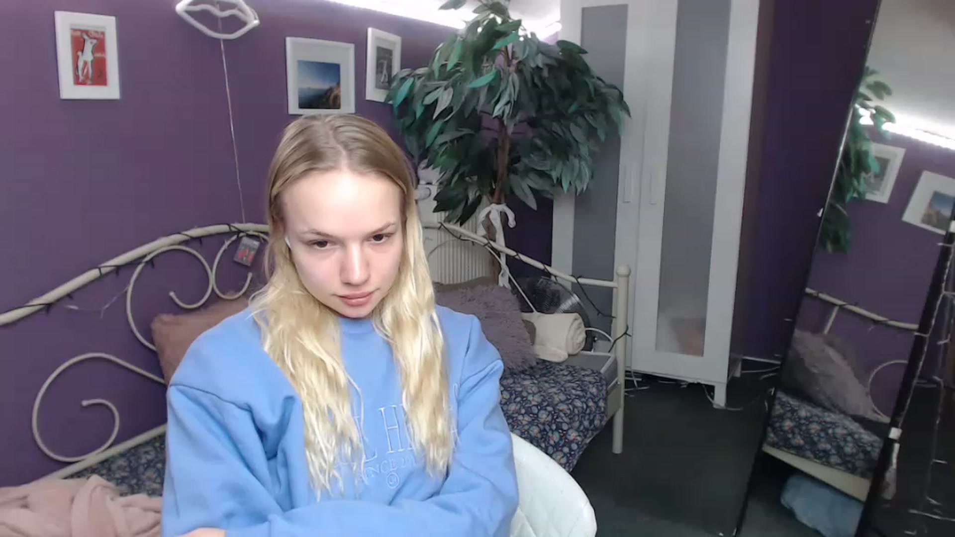 Gallery image thumbnail from JoanQueen's myfreecams stream on, 12/16/2022, 13:56 image 8 of 20