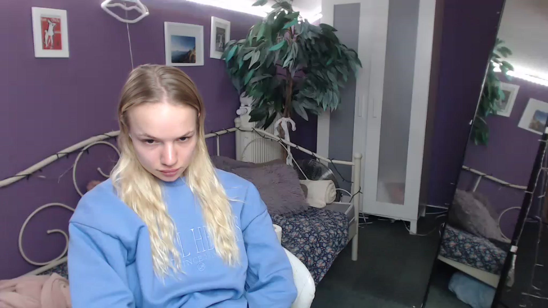 Gallery image thumbnail from JoanQueen's myfreecams stream on, 12/16/2022, 13:56 image 6 of 20