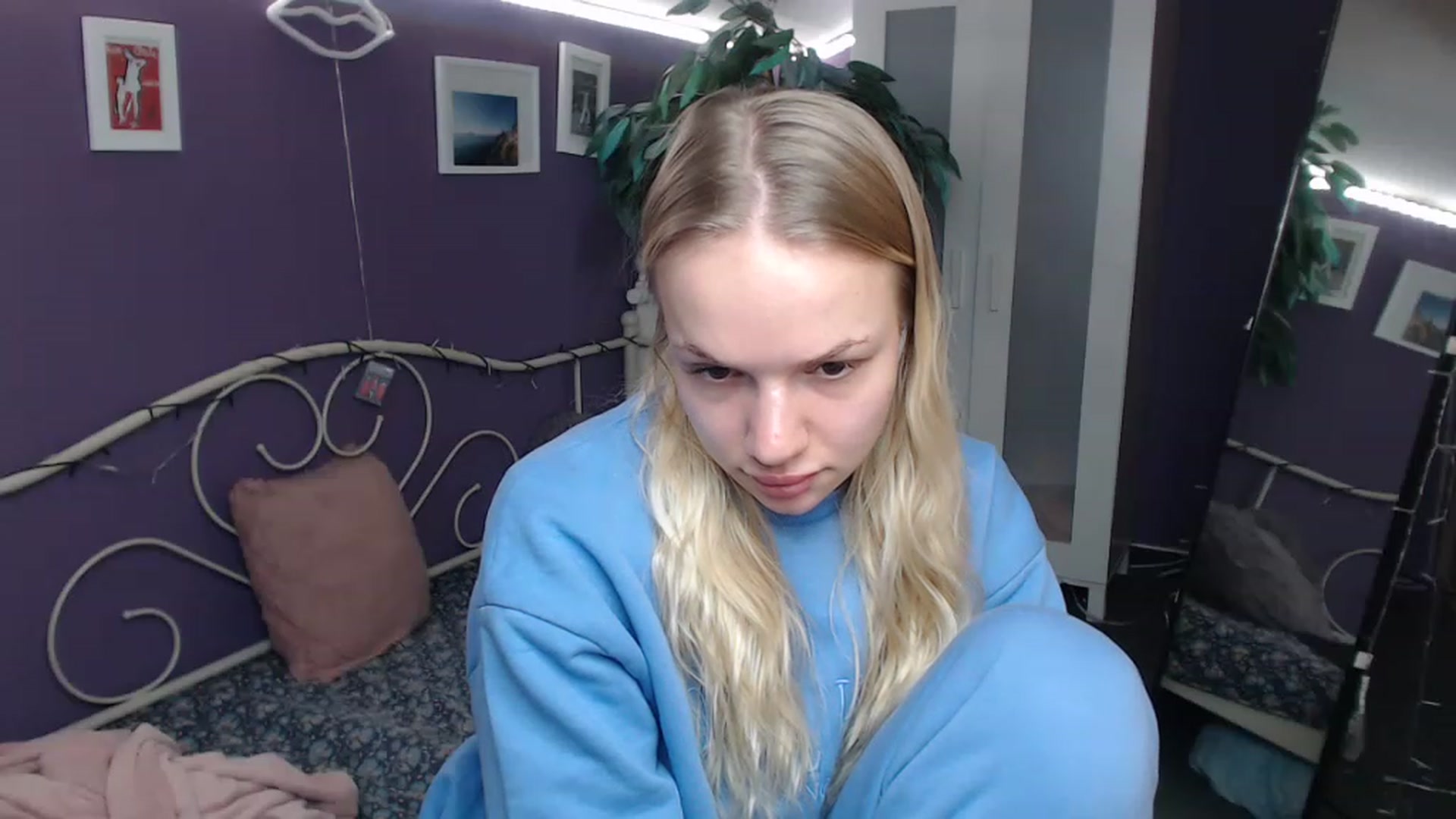 Gallery image thumbnail from JoanQueen's myfreecams stream on, 12/16/2022, 13:56 image 20 of 20
