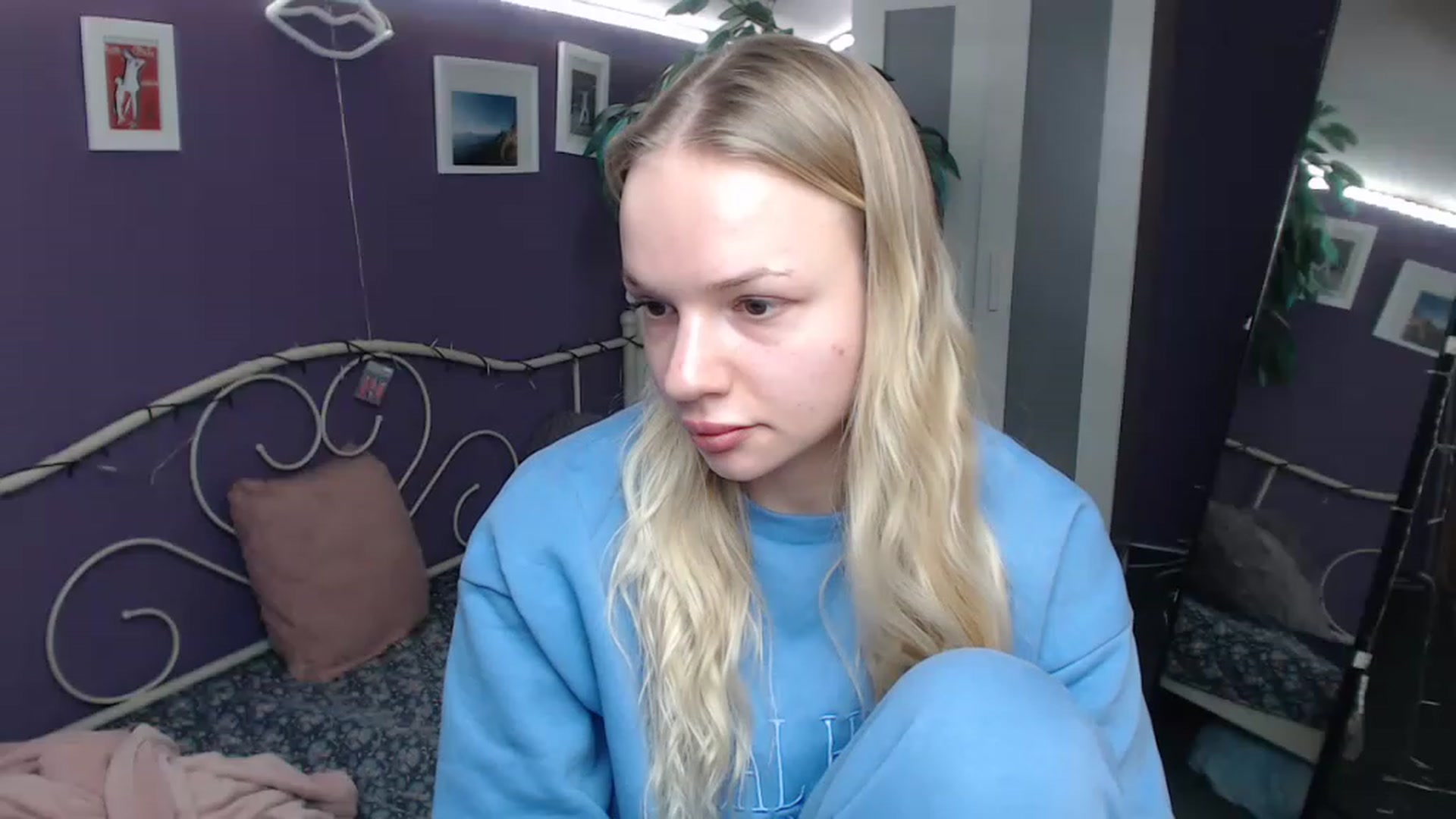 Gallery image thumbnail from JoanQueen's myfreecams stream on, 12/16/2022, 13:56 image 15 of 20