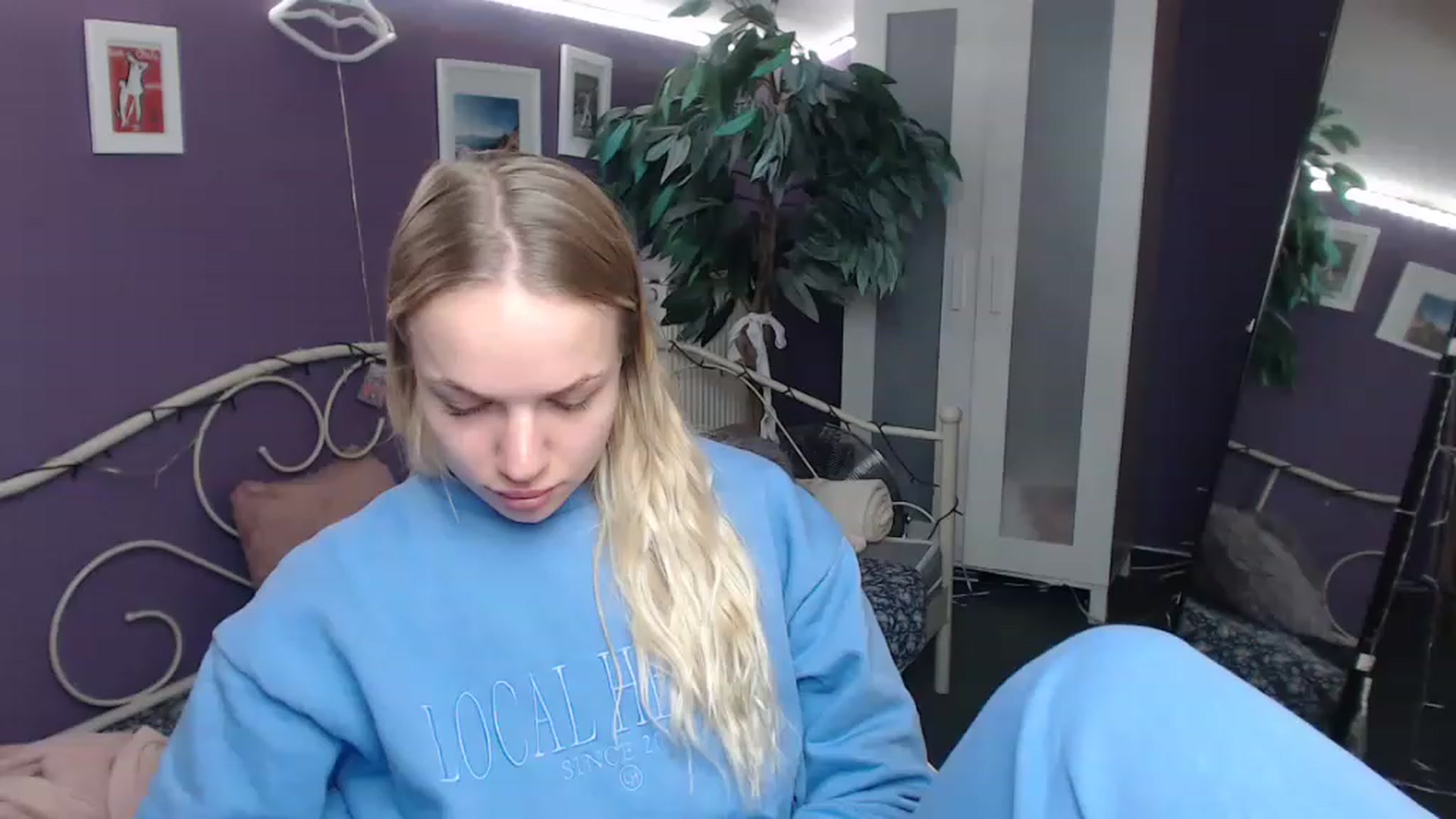 Gallery image thumbnail from JoanQueen's myfreecams stream on, 12/16/2022, 13:56 image 4 of 20