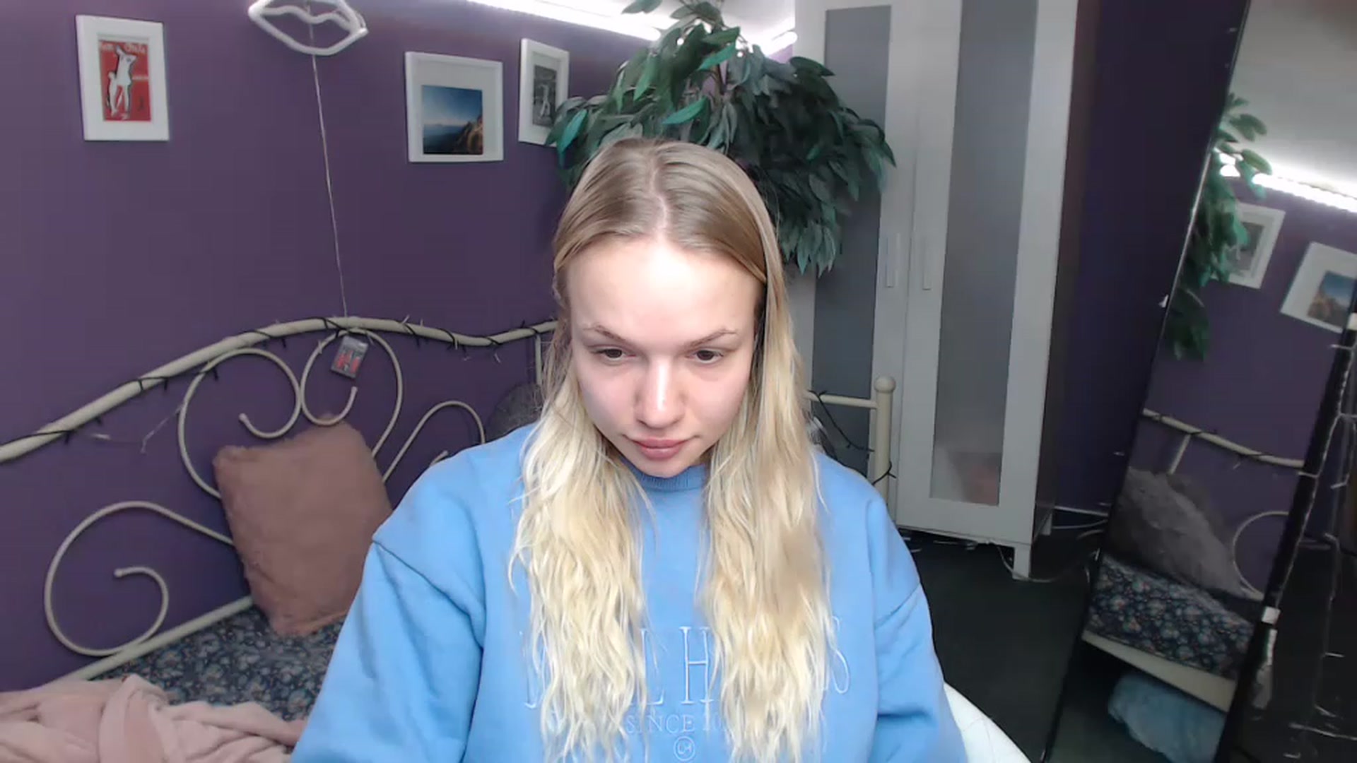 Gallery image thumbnail from JoanQueen's myfreecams stream on, 12/16/2022, 13:56 image 13 of 20
