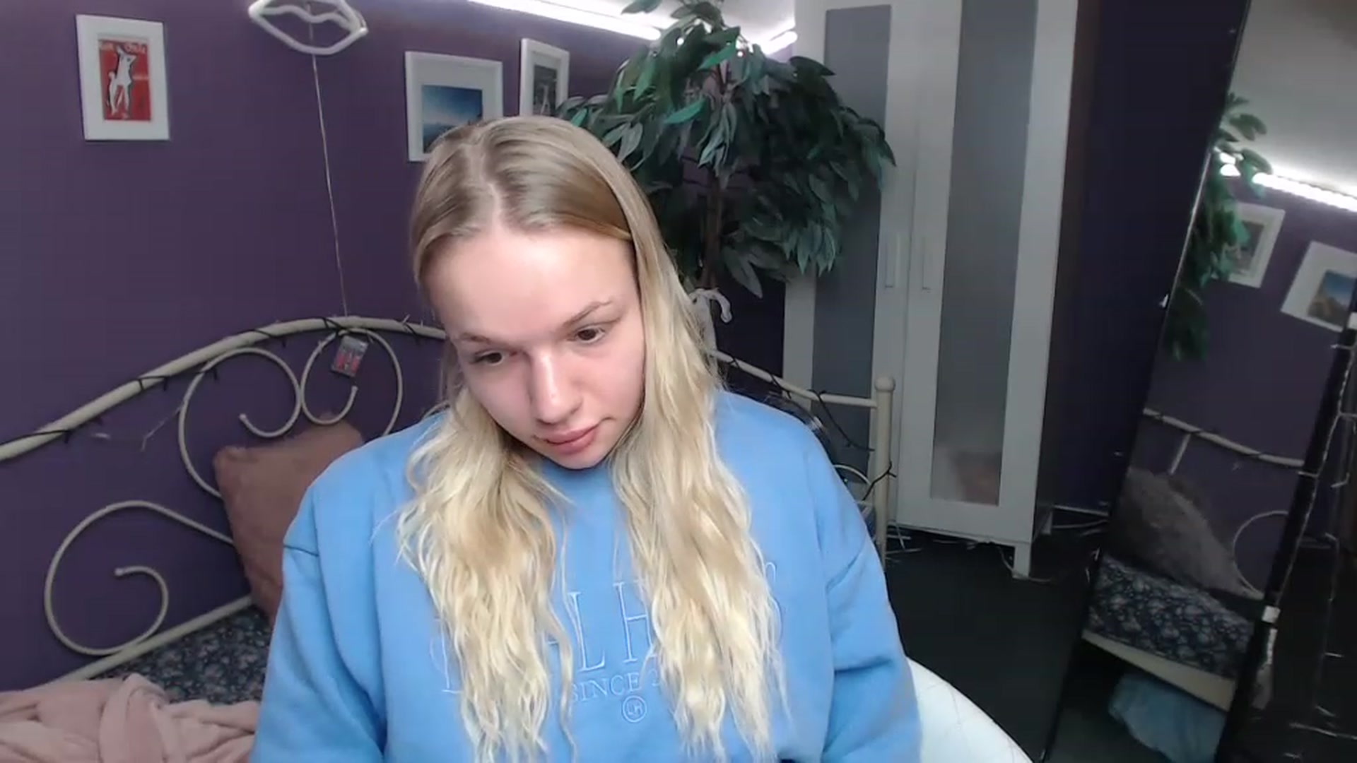 Gallery image thumbnail from JoanQueen's myfreecams stream on, 12/16/2022, 13:56 image 14 of 20