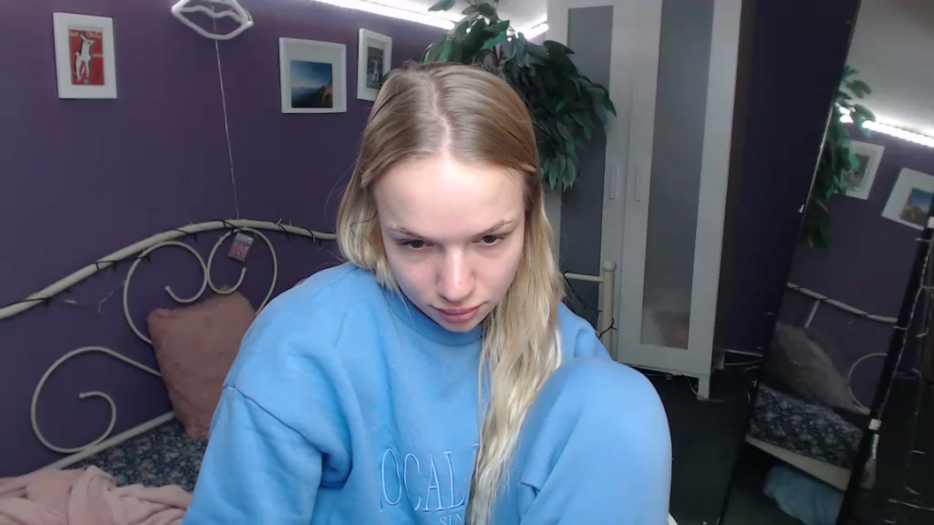 Gallery image thumbnail from JoanQueen's myfreecams stream on, 12/16/2022, 13:56 image 2 of 20