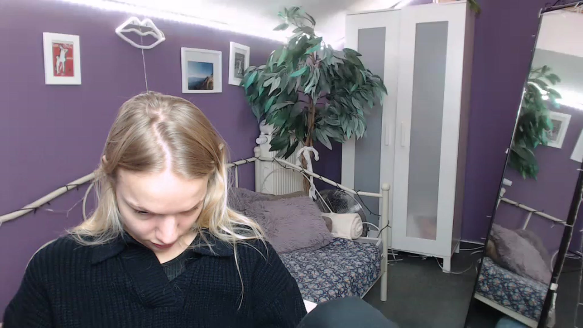 Gallery image thumbnail from JoanQueen's myfreecams stream on, 12/19/2022, 10:22 image 15 of 20