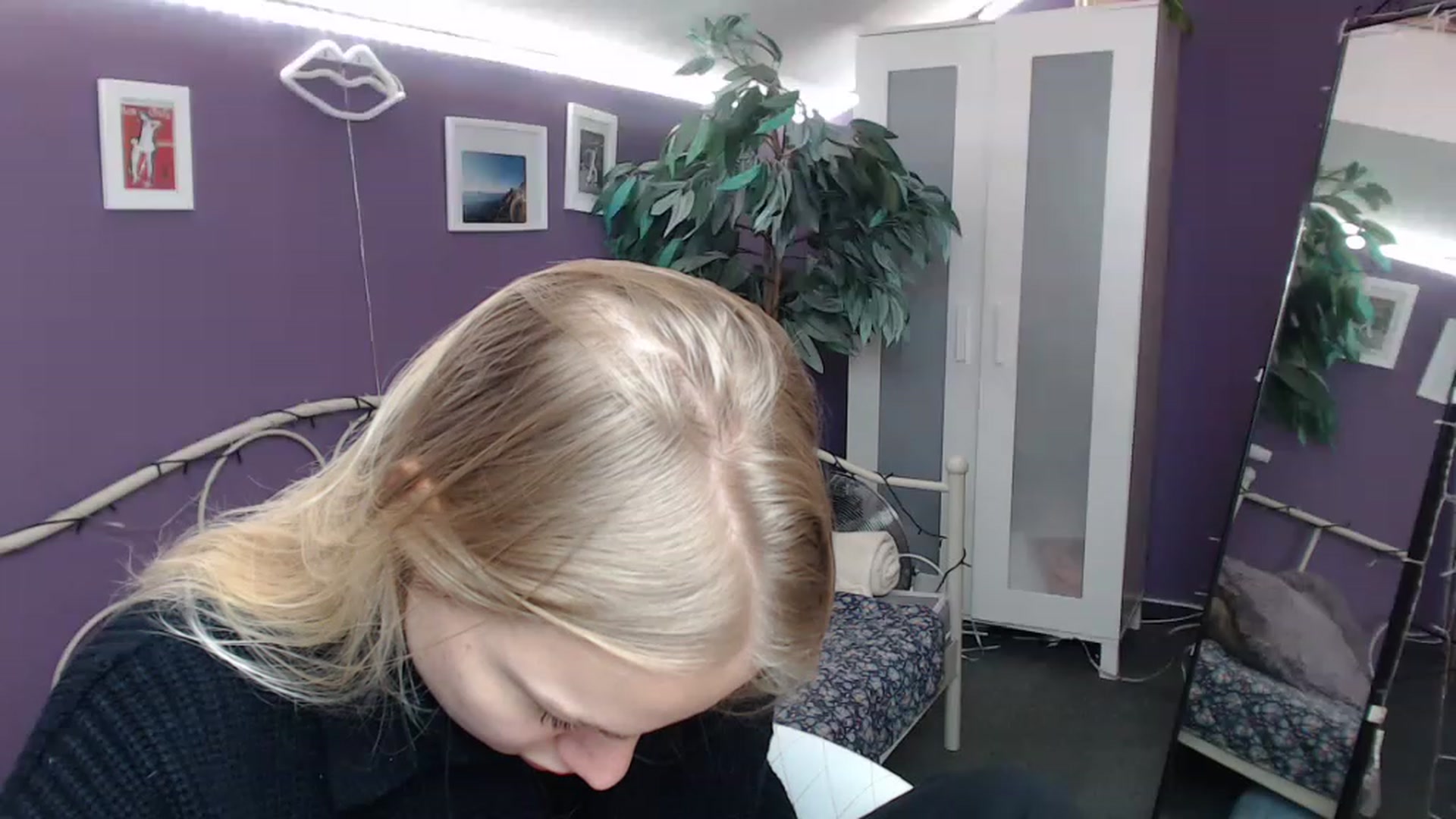 Gallery image thumbnail from JoanQueen's myfreecams stream on, 12/19/2022, 10:22 image 5 of 20