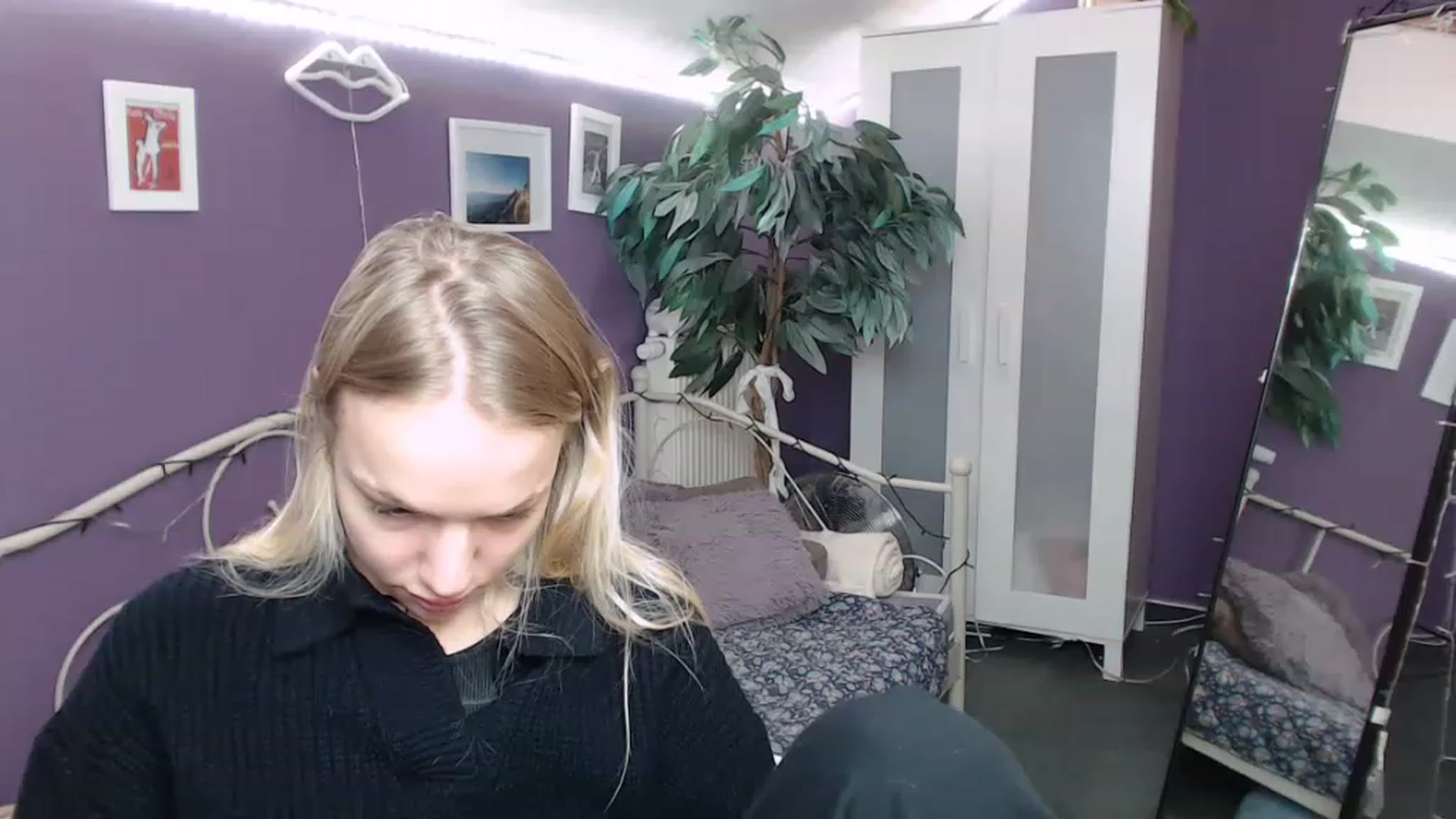 Gallery image thumbnail from JoanQueen's myfreecams stream on, 12/19/2022, 10:22 image 10 of 20
