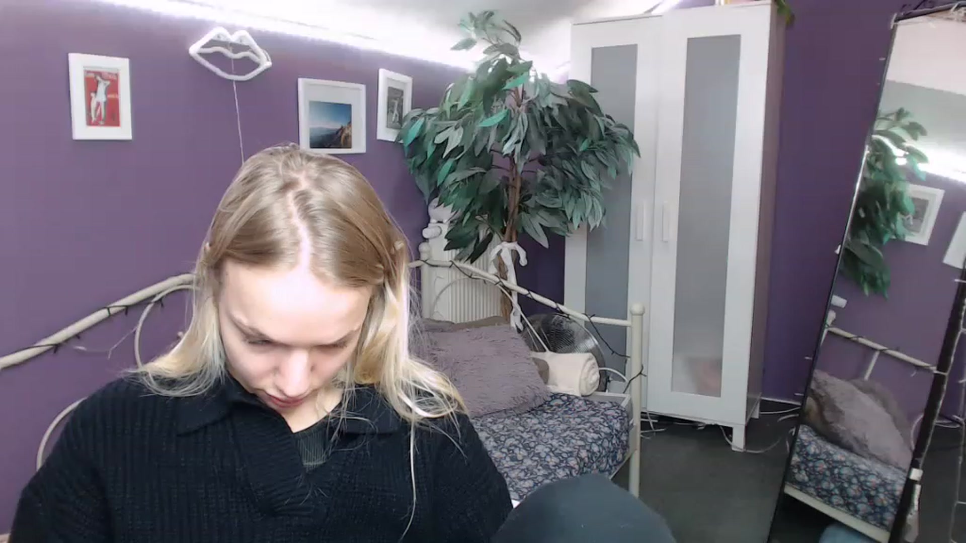 Gallery image thumbnail from JoanQueen's myfreecams stream on, 12/19/2022, 10:22 image 11 of 20