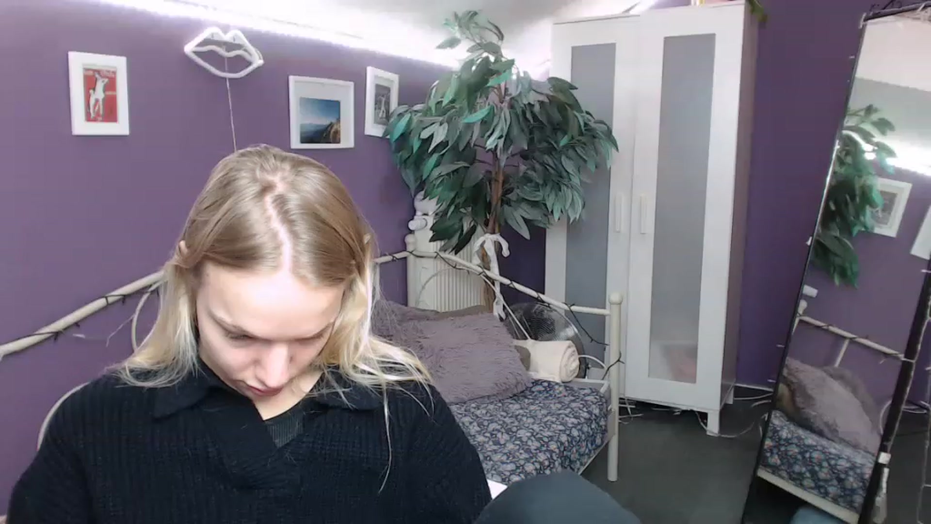 Gallery image thumbnail from JoanQueen's myfreecams stream on, 12/19/2022, 10:22 image 13 of 20