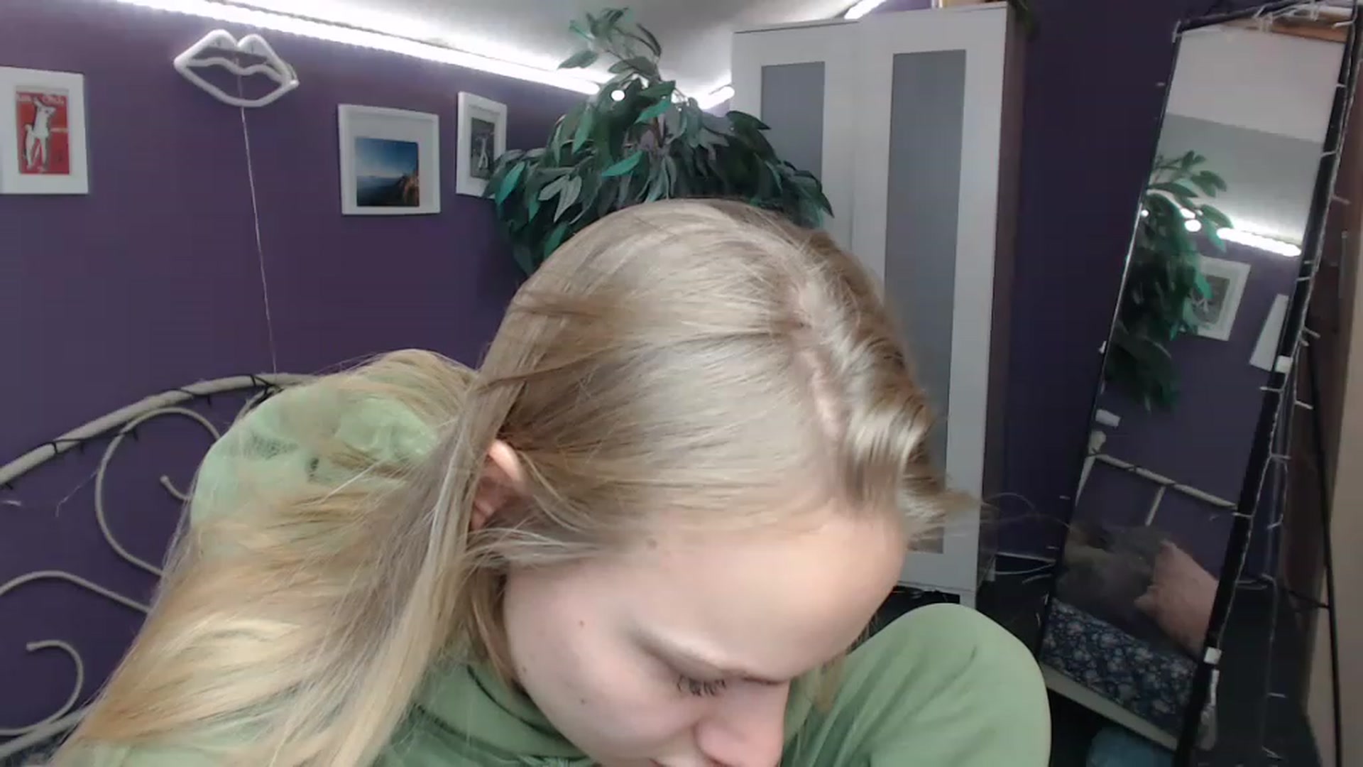 Gallery image thumbnail from JoanQueen's myfreecams stream on, 12/20/2022, 11:02 image 7 of 20