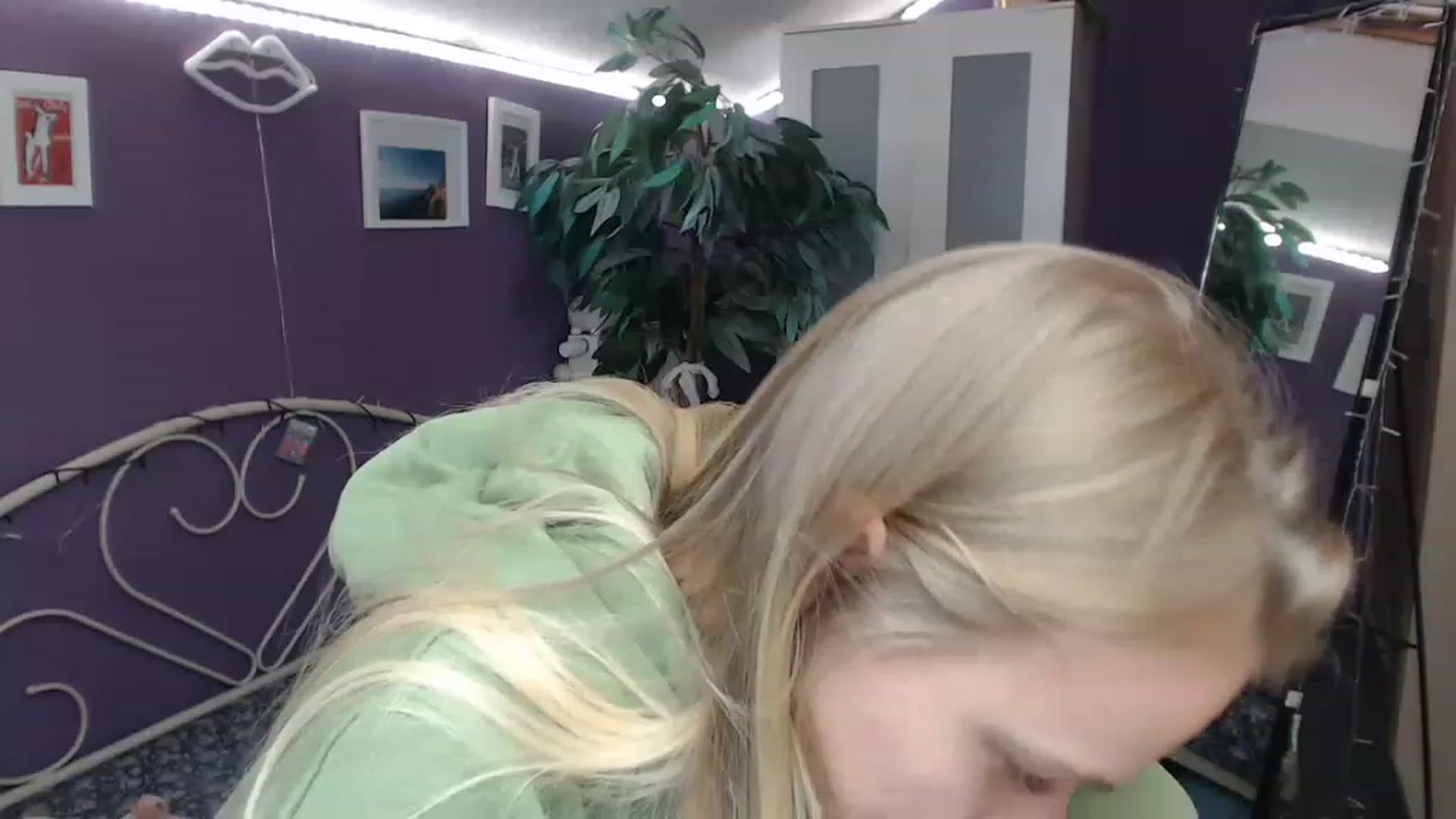 Gallery image thumbnail from JoanQueen's myfreecams stream on, 12/20/2022, 11:02 image 16 of 20